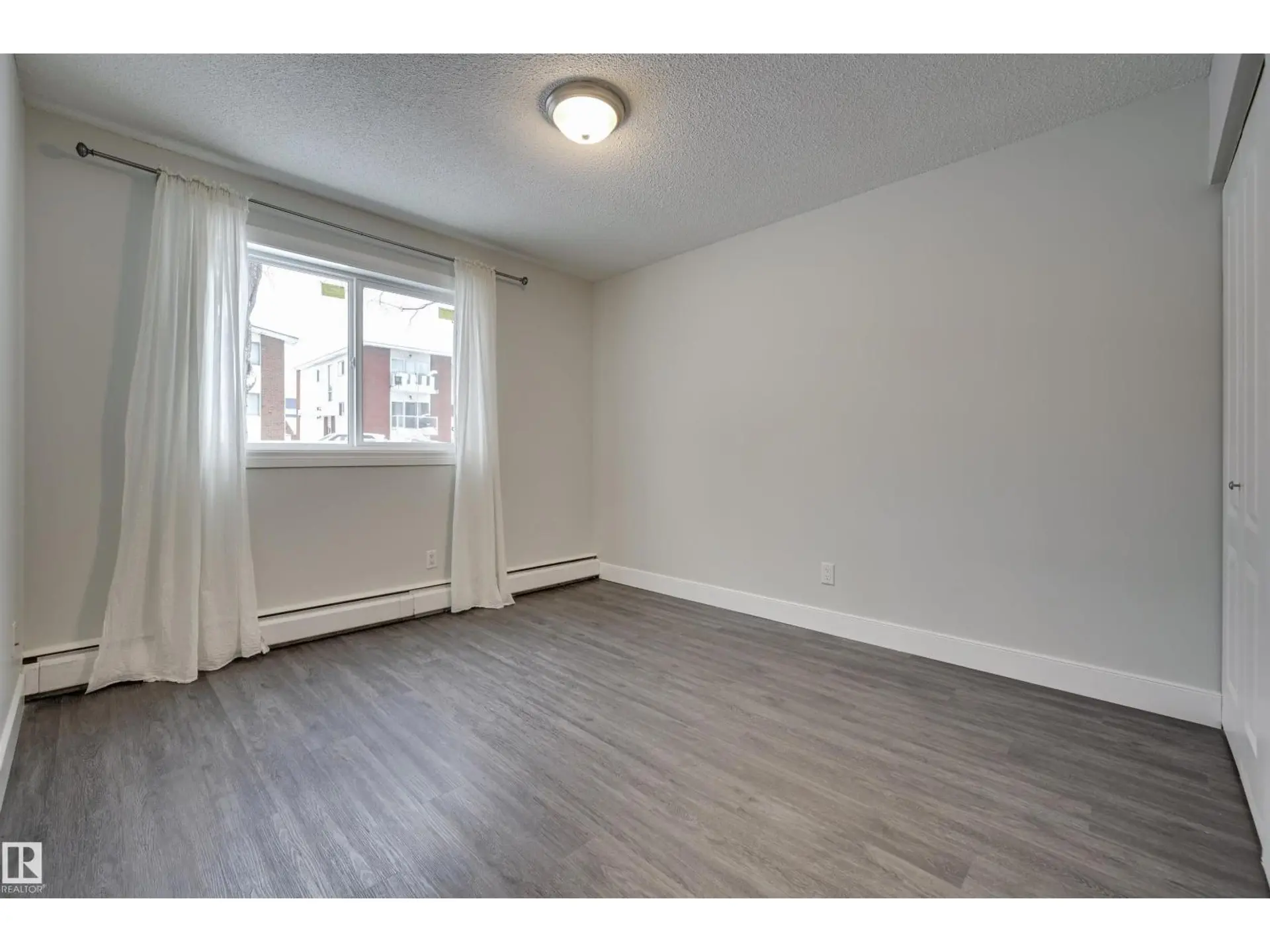 #105 10621 79 AV NW - Image 14