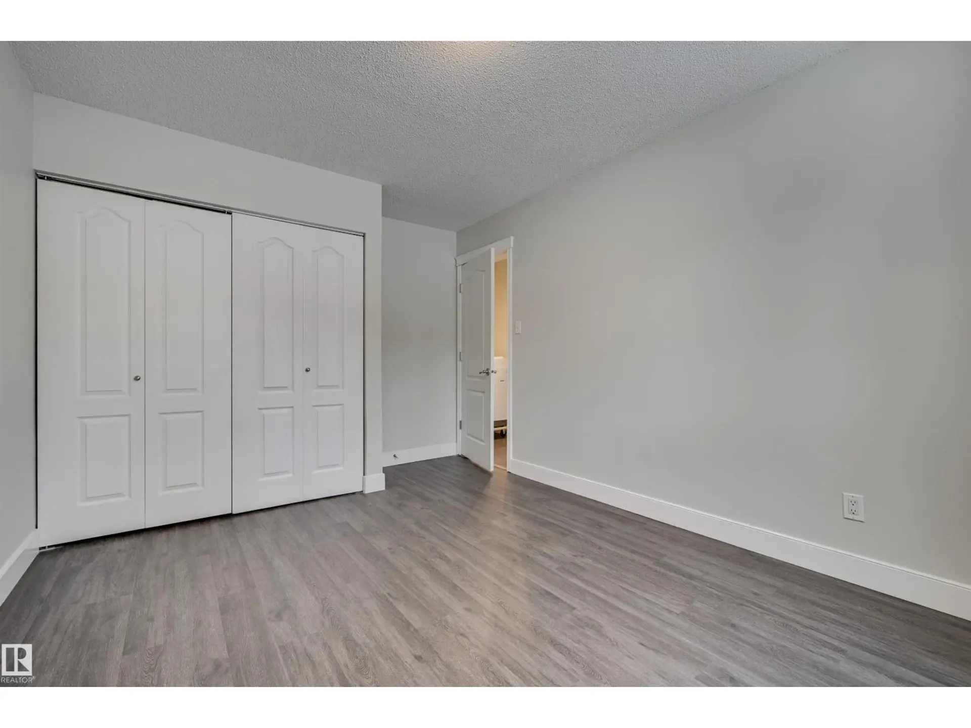 #105 10621 79 AV NW - Image 15