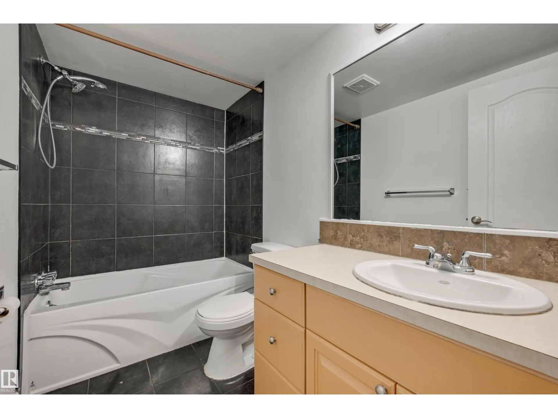 #105 10621 79 AV NW - Image 18