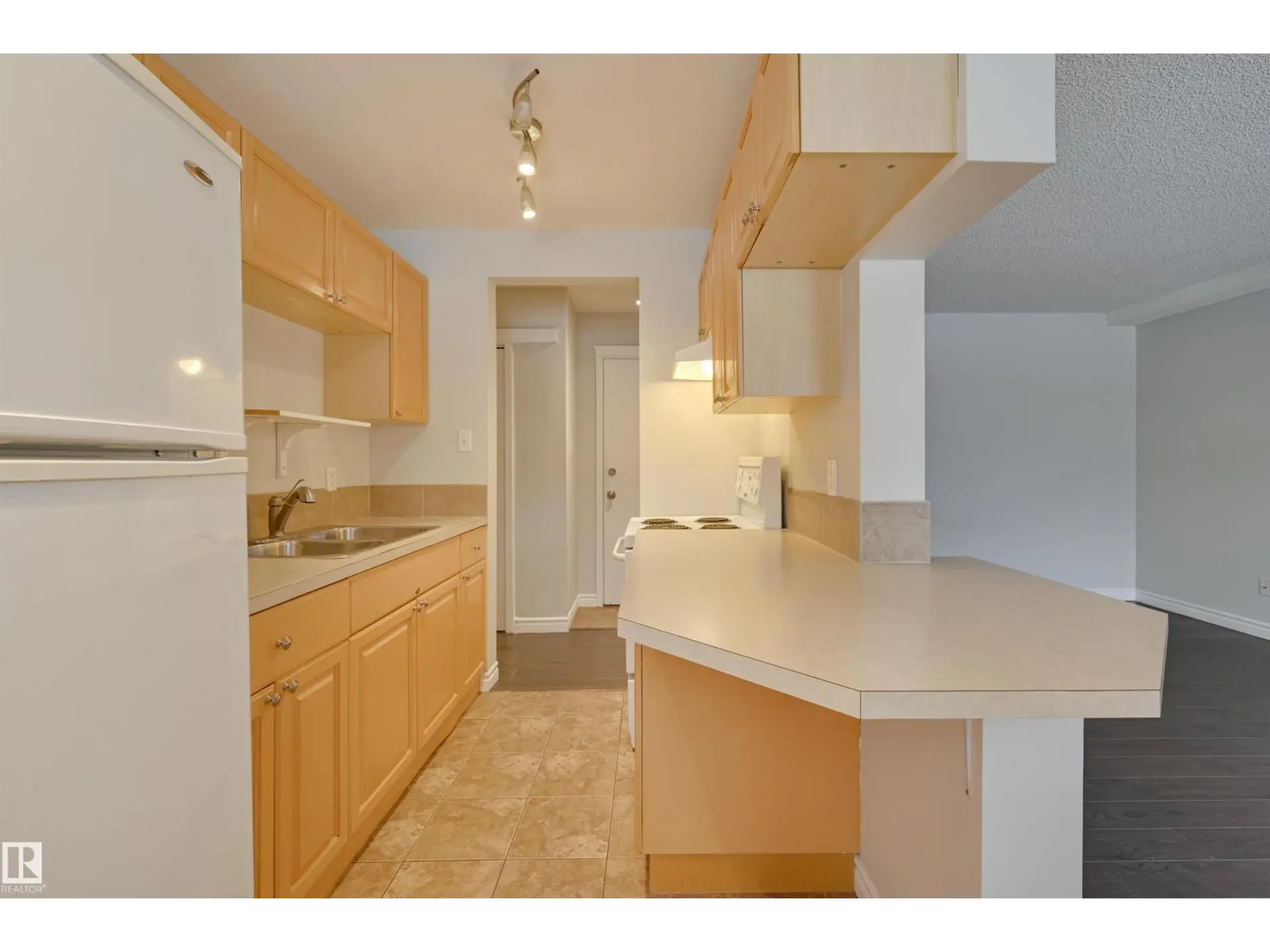 #105 10621 79 AV NW - Image 8
