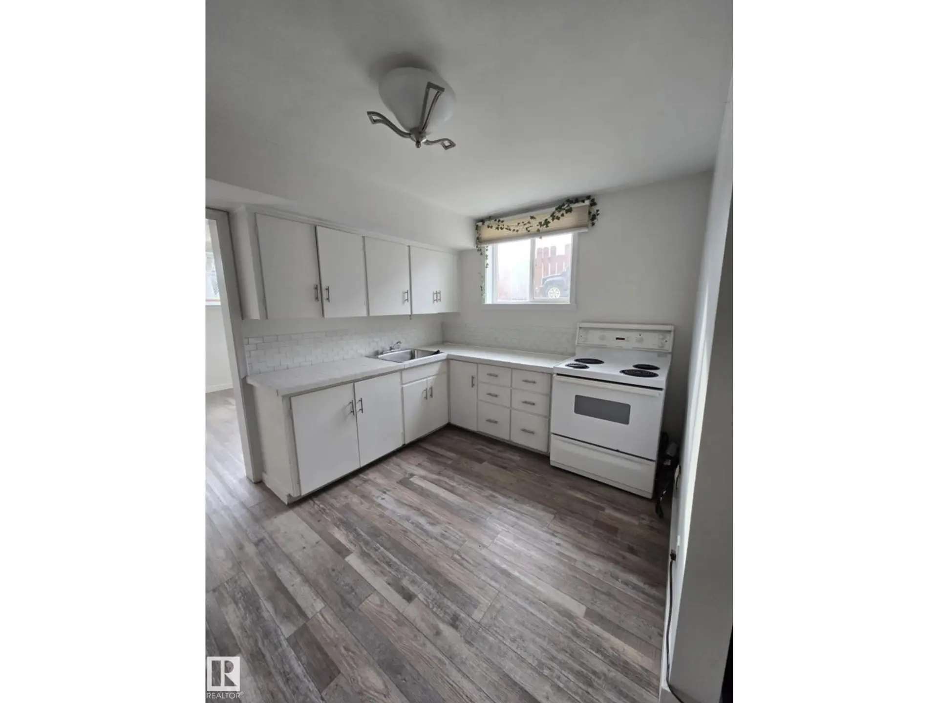 6422 132 AV NW - Image 10