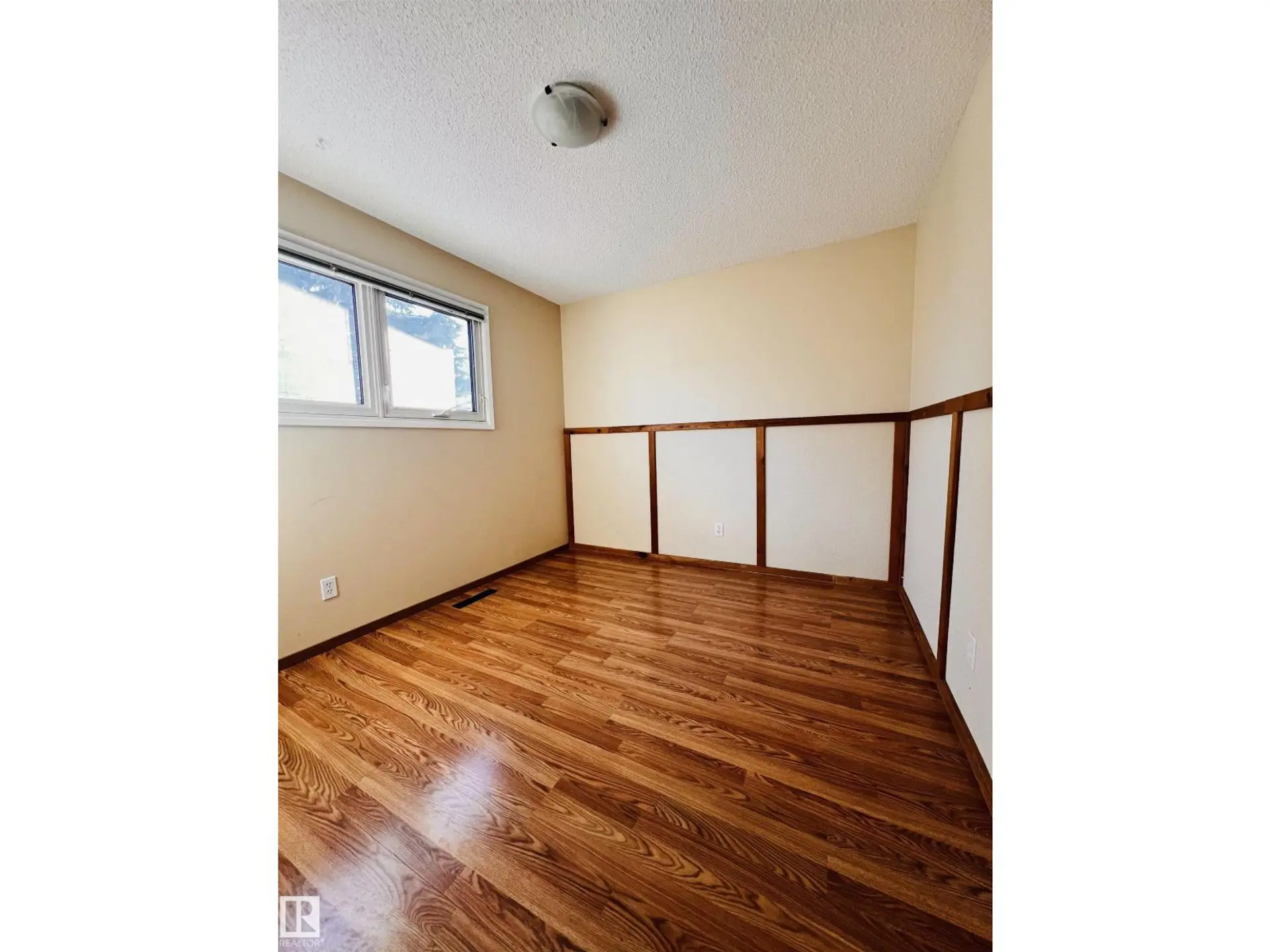 11459 51 AV NW - Image 9