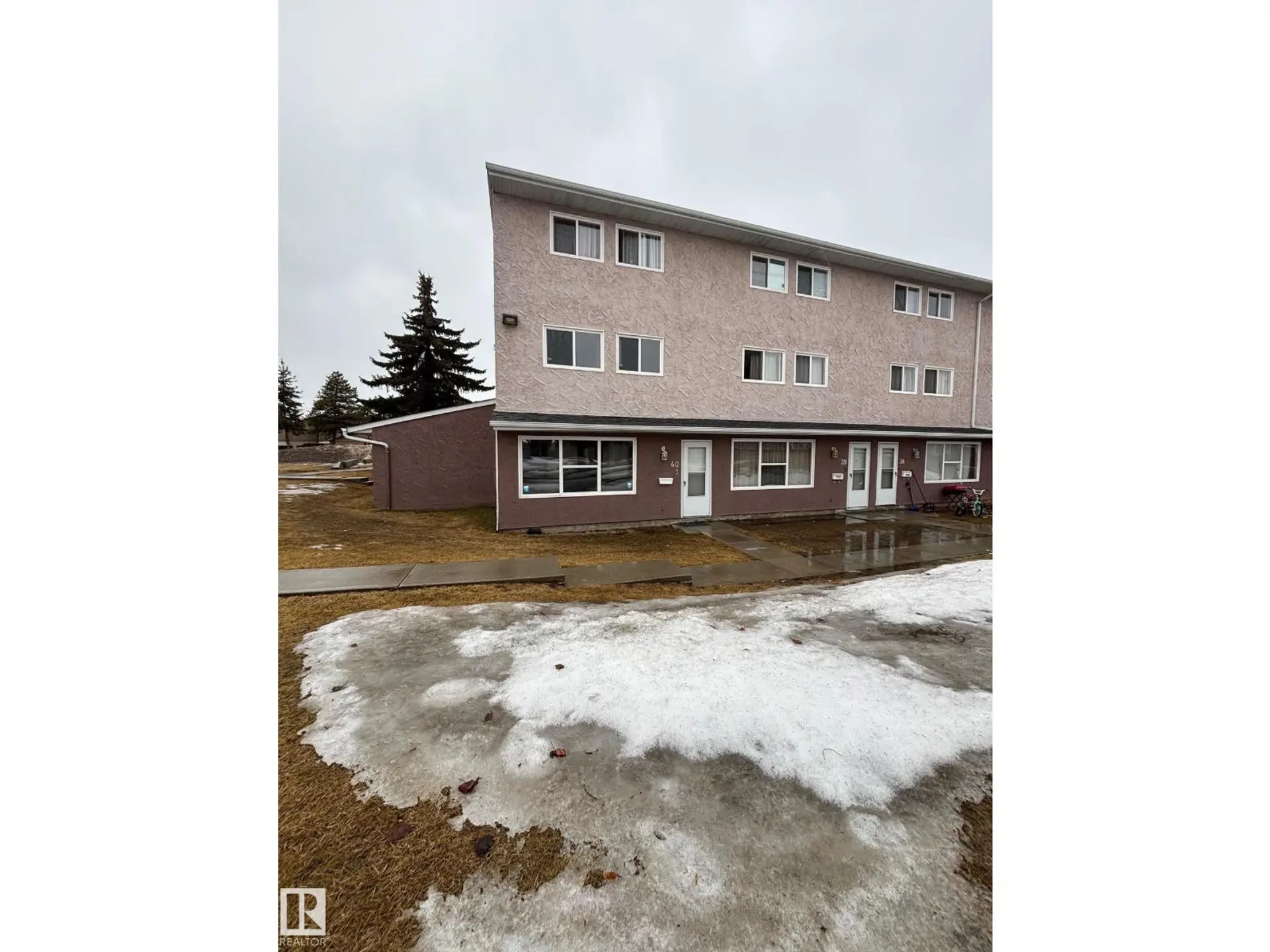 #40 13590 38 ST NW - Image 1