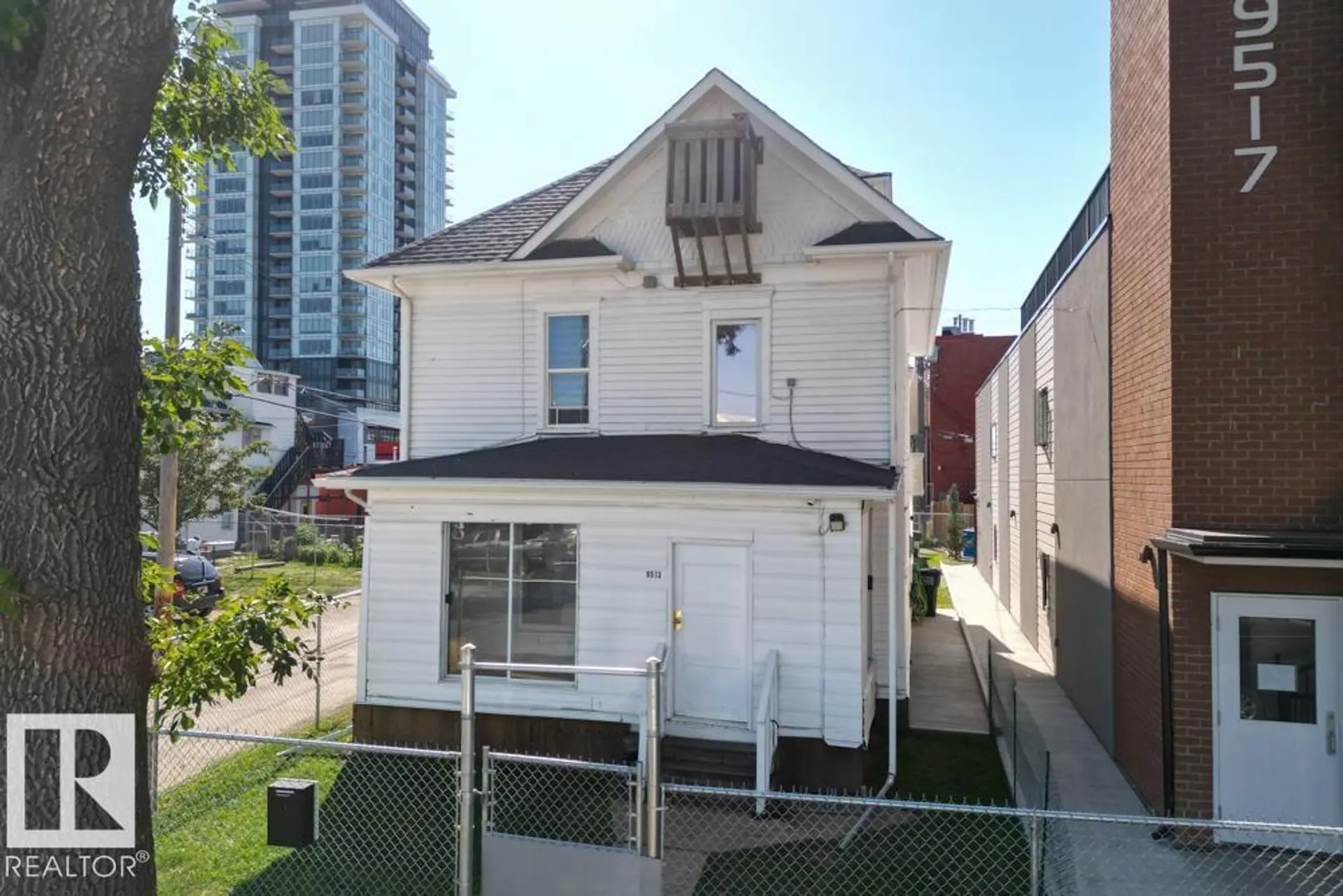 9513 103 AV NW - Image 1
