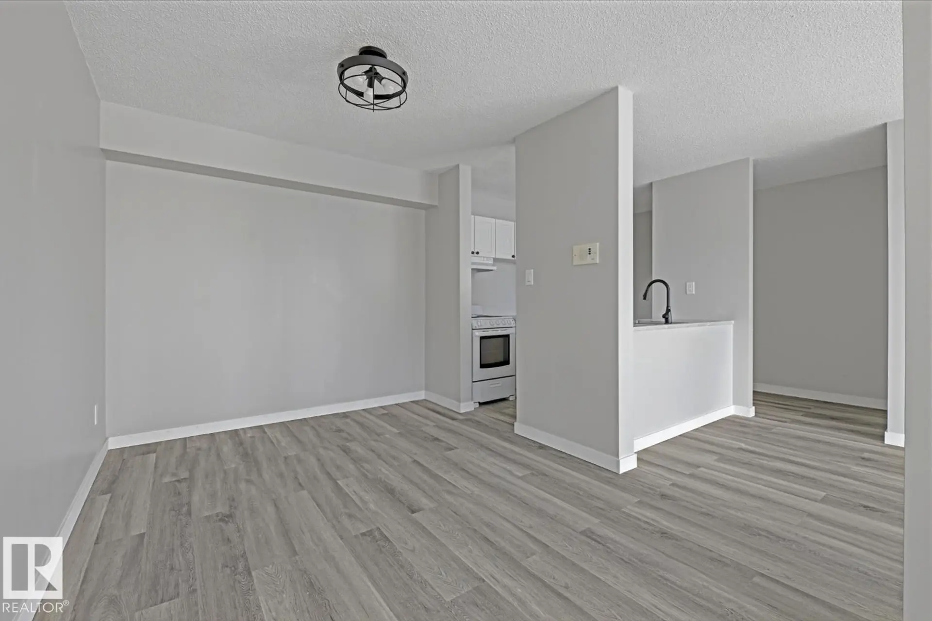 #307 10160 116 ST NW - Image 11