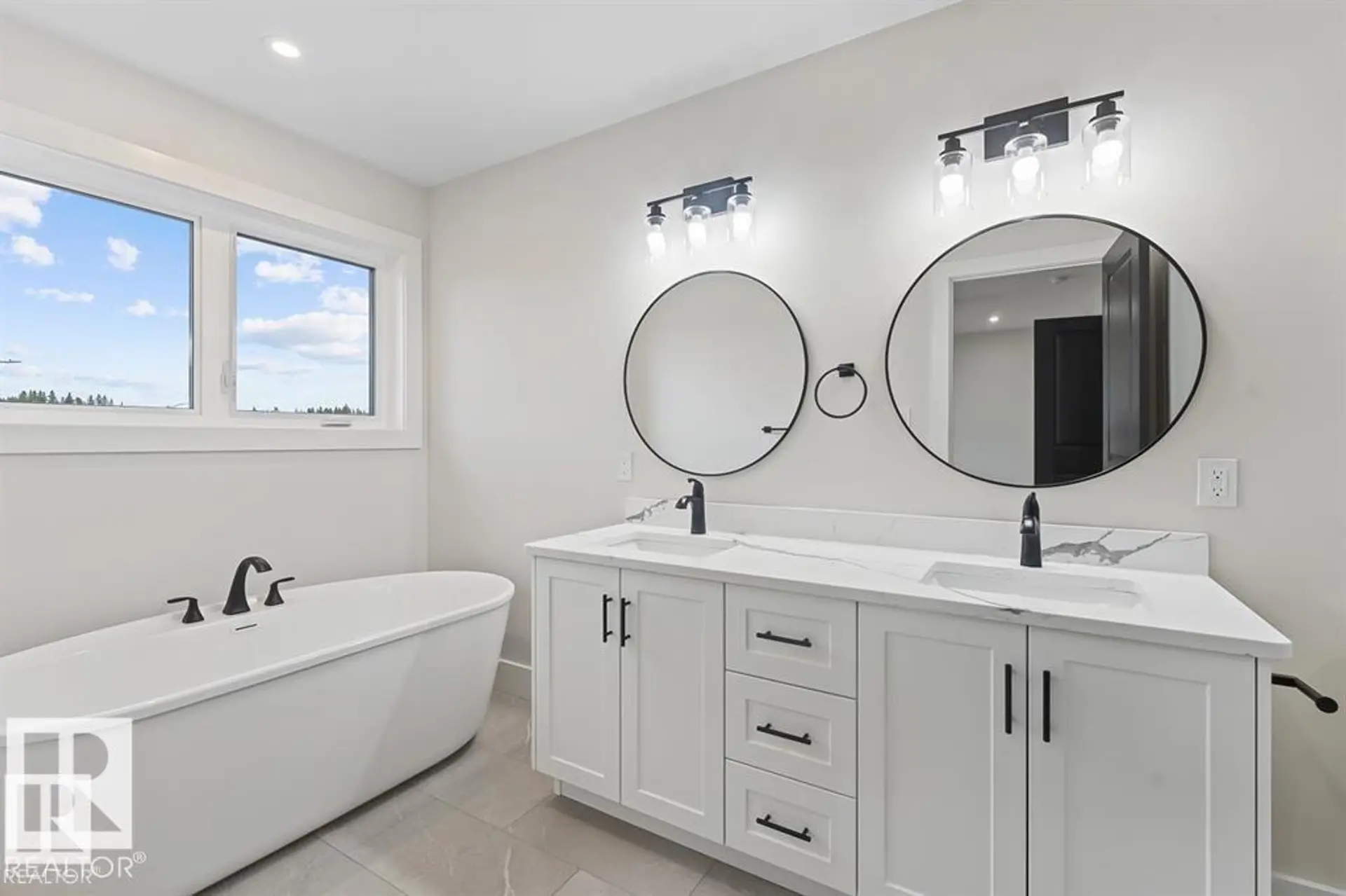 402 42230 TOWNSHIP ROAD 632 - Image 2