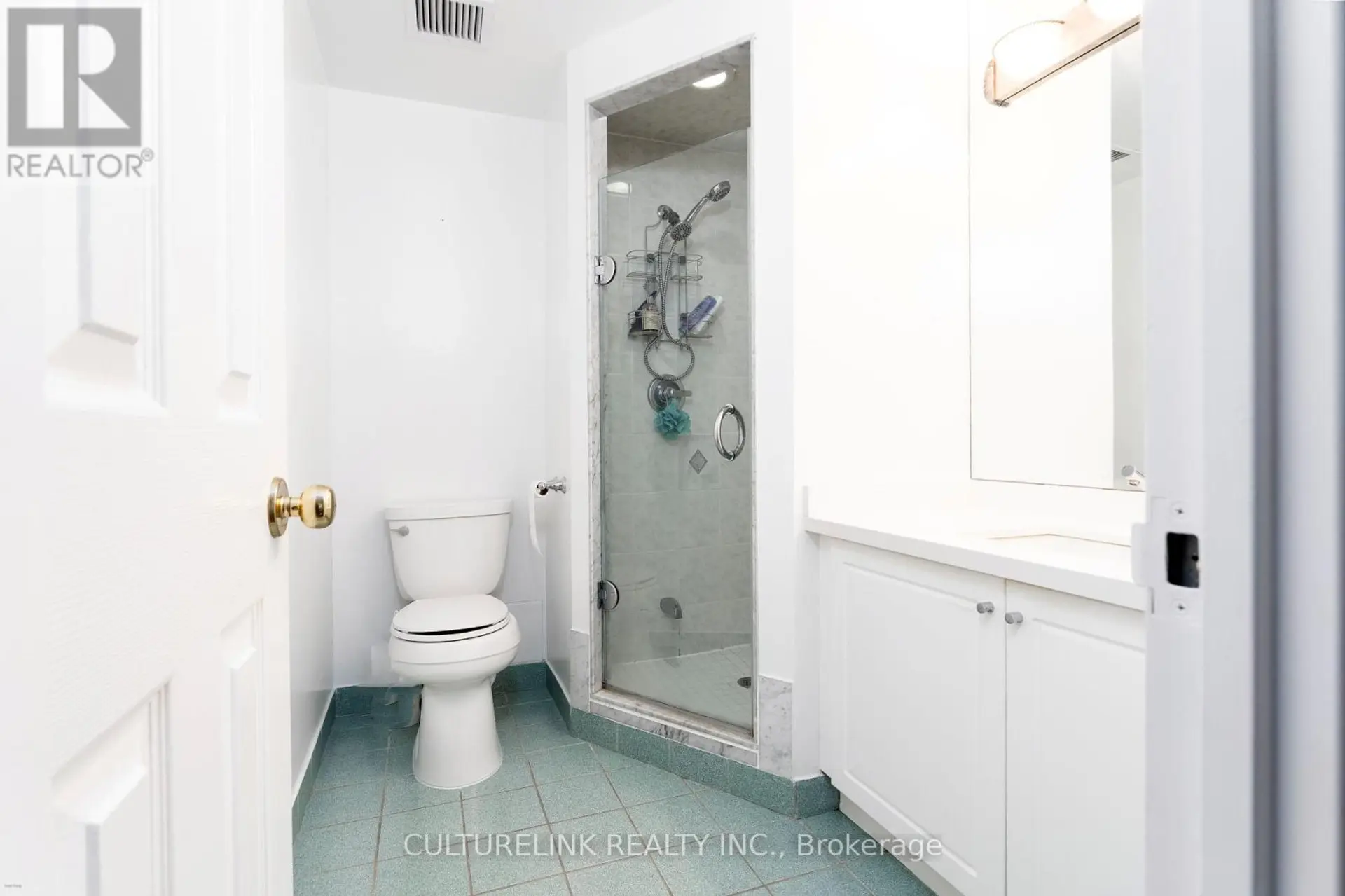 #PH6 135 POND DRIVE - Image 16