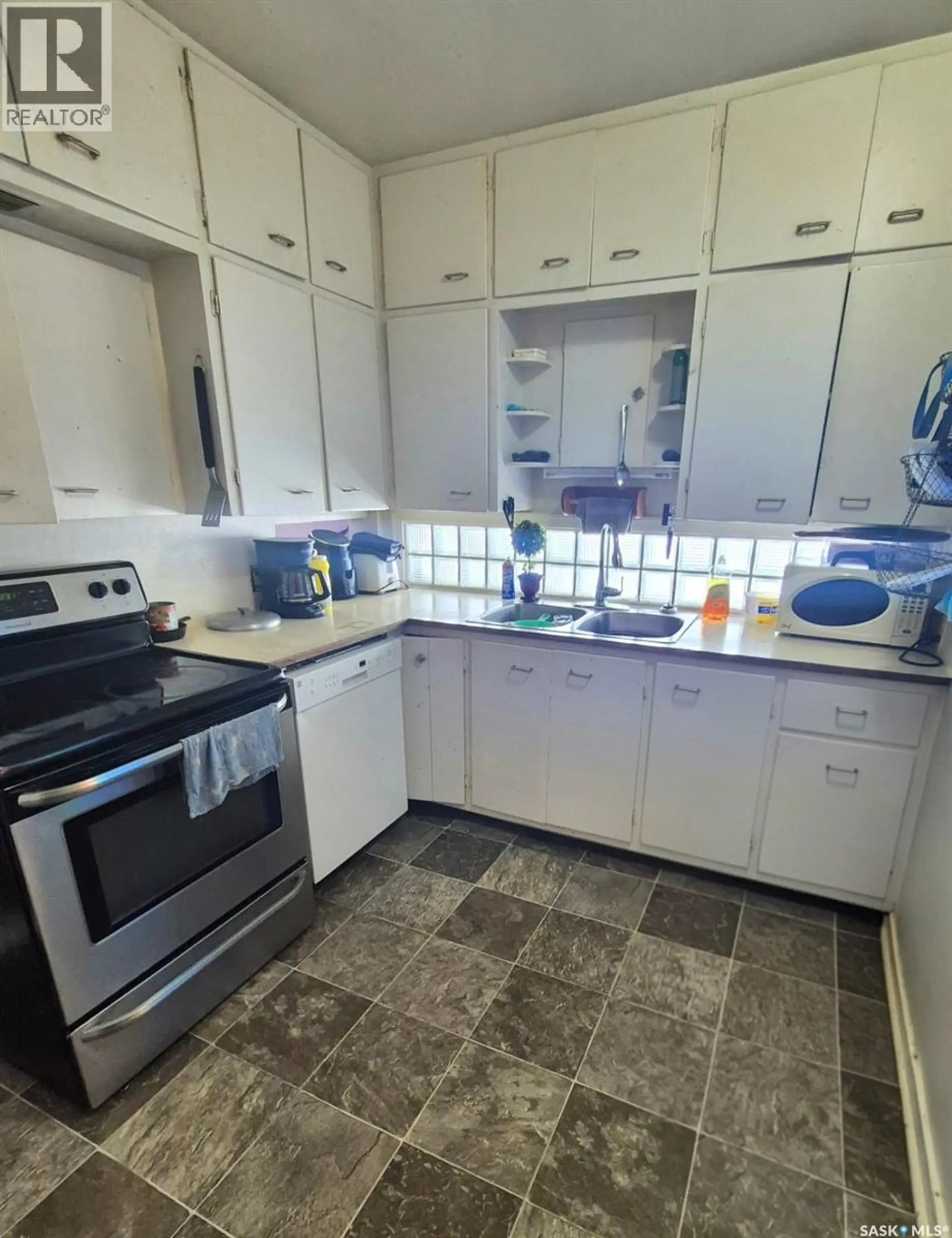 603 20th STREET W - Image 2