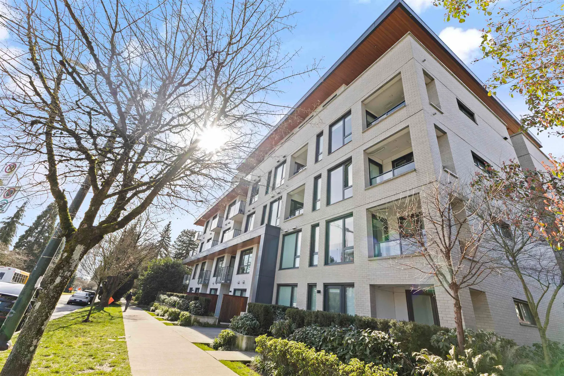 #307 5383 Cambie Street - Image 2