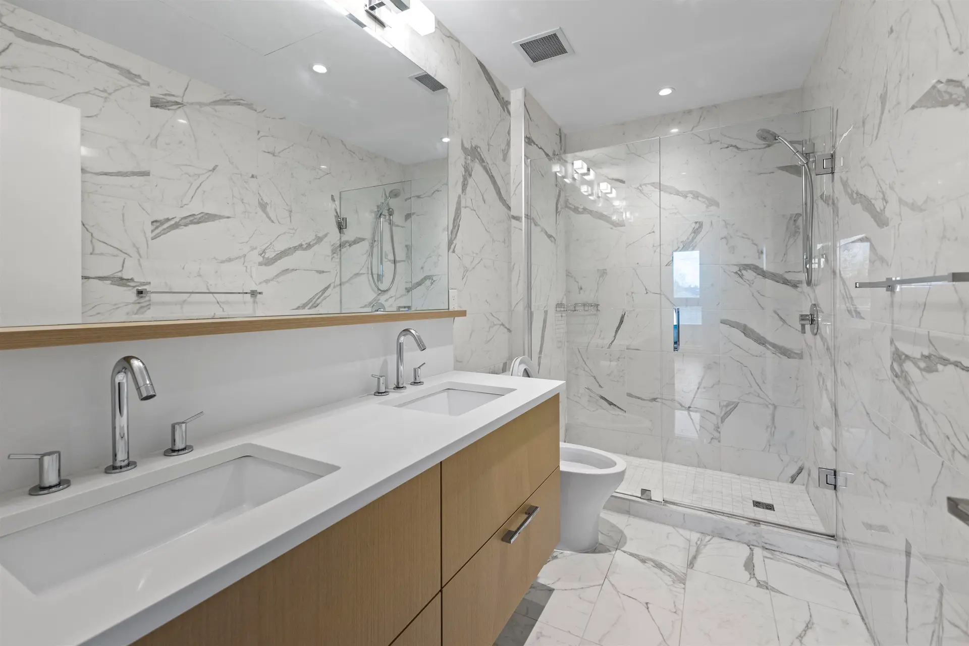 #307 5383 Cambie Street - Image 14