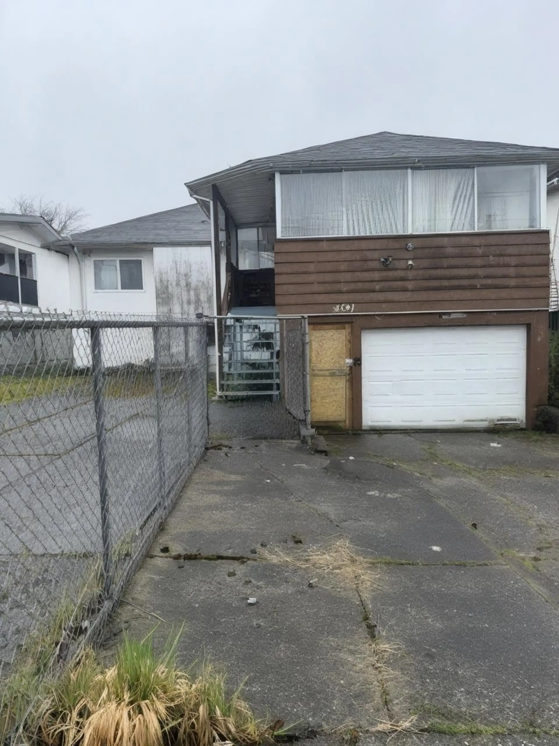 3281 E 46th Avenue - Image 2