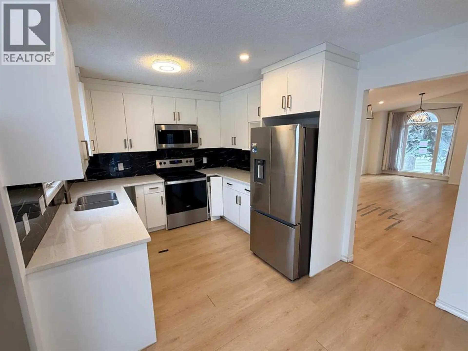 651 MACEWAN DRIVE NW - Image 2
