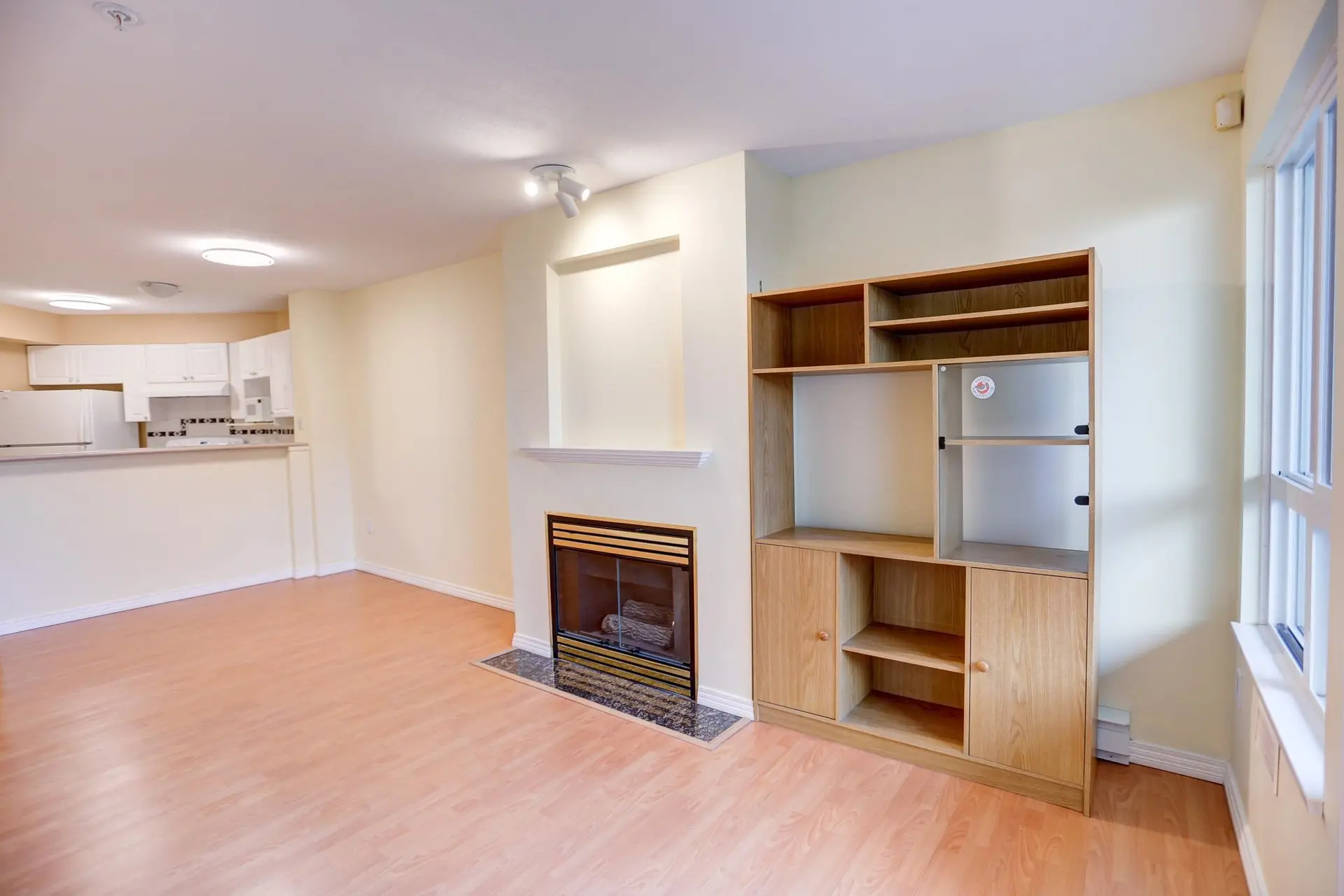 #220 760 Kingsway - Image 6