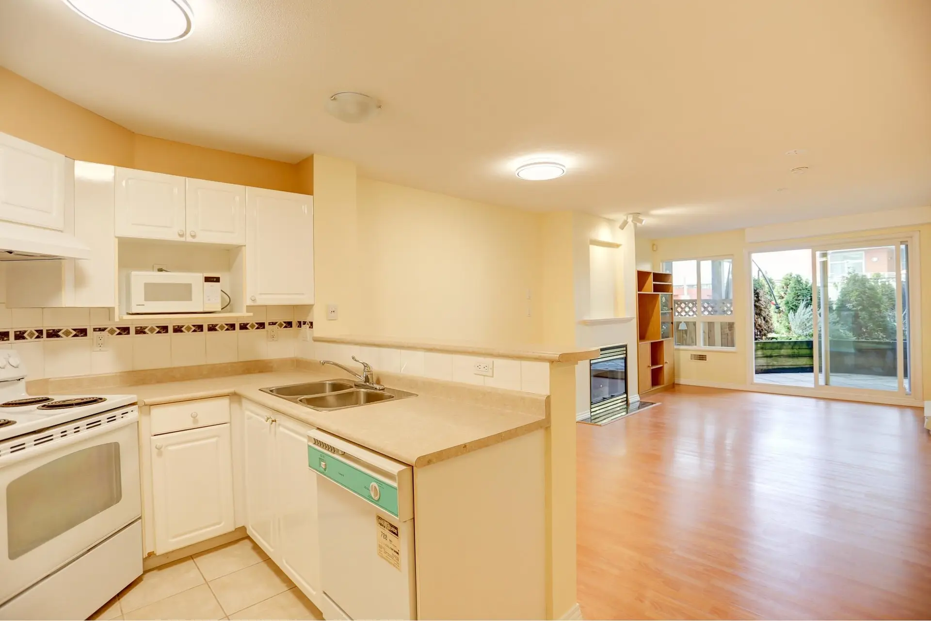 #220 760 Kingsway - Image 3