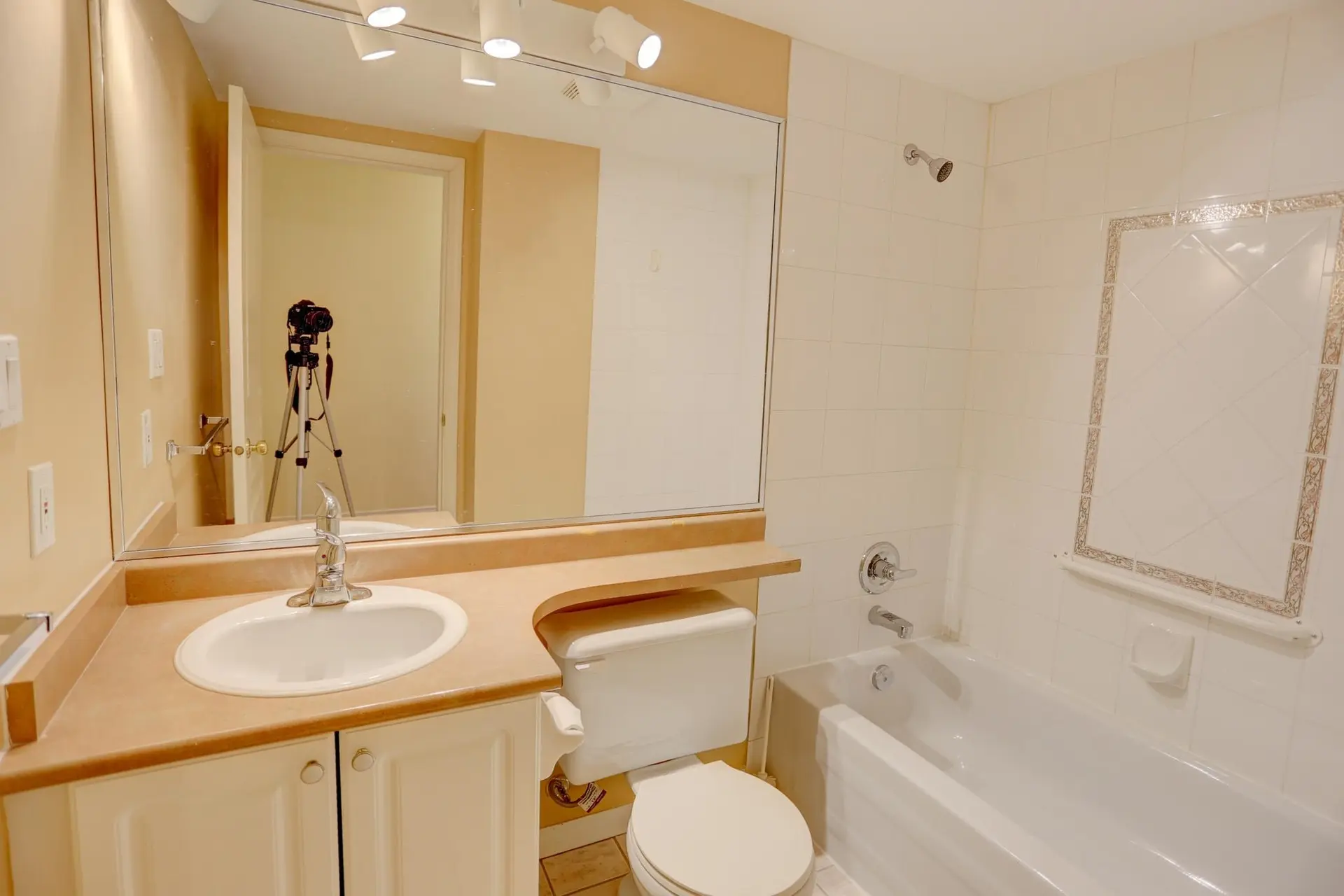 #220 760 Kingsway - Image 14