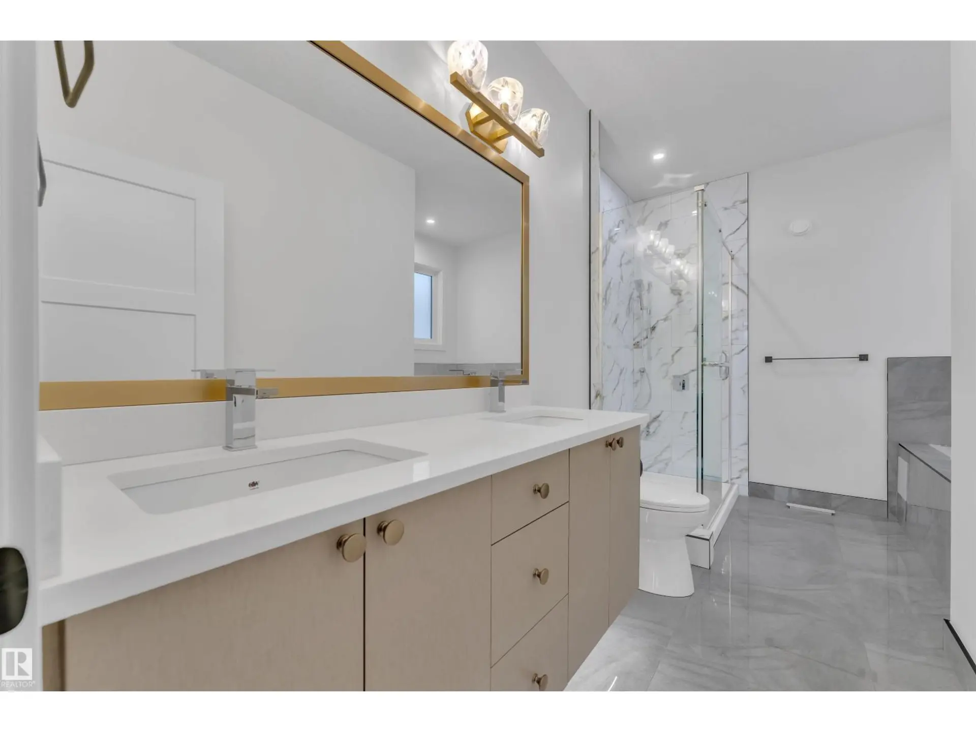 1727 60 AV - Image 11