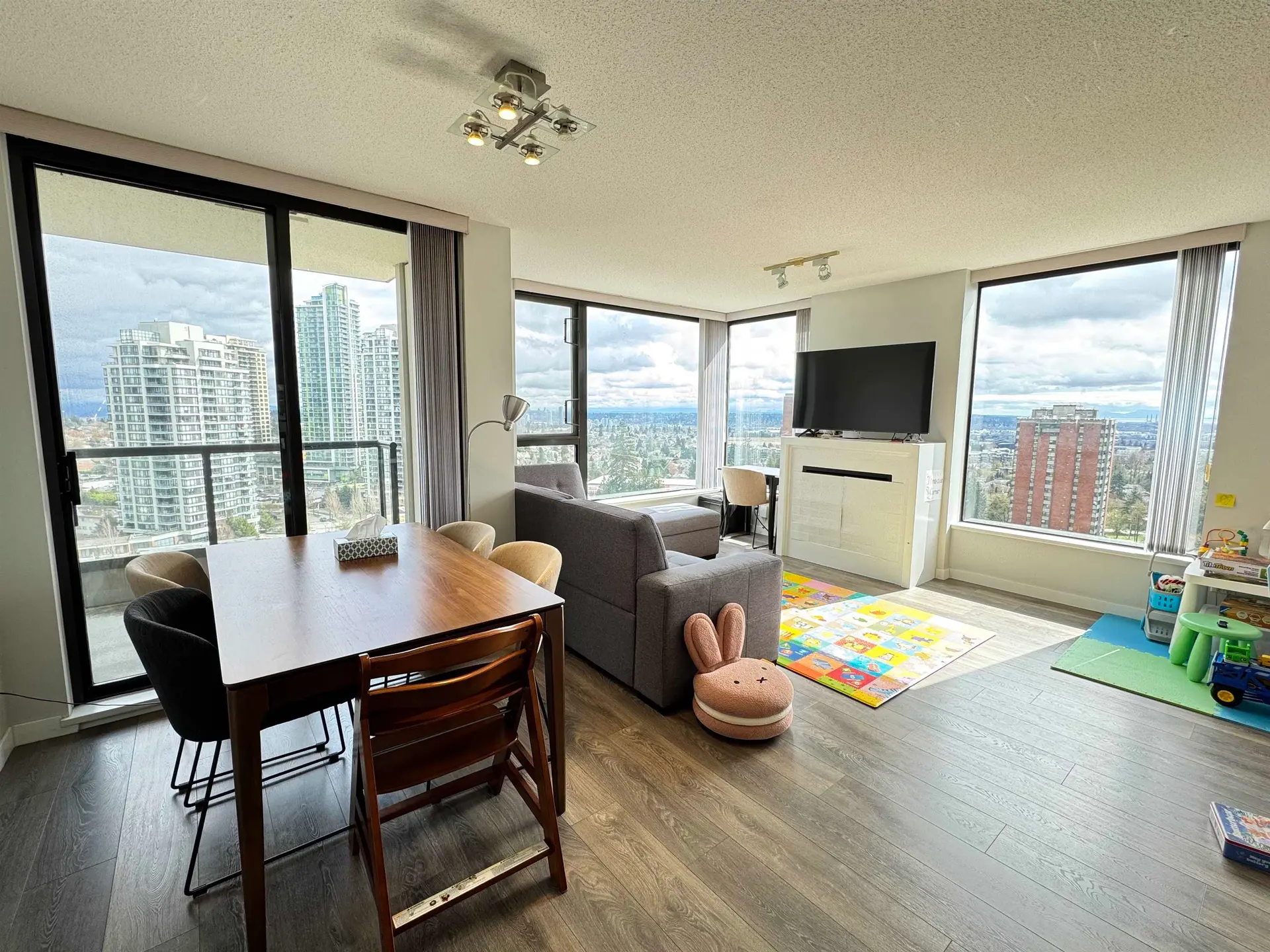 #1606 7063 Hall Avenue - Image 3