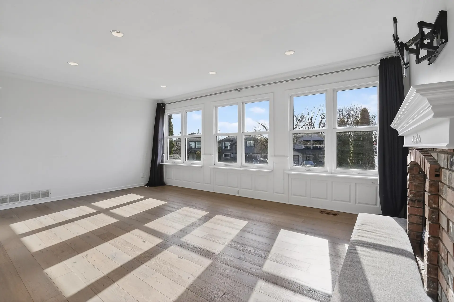 19529 60a Avenue - Image 2