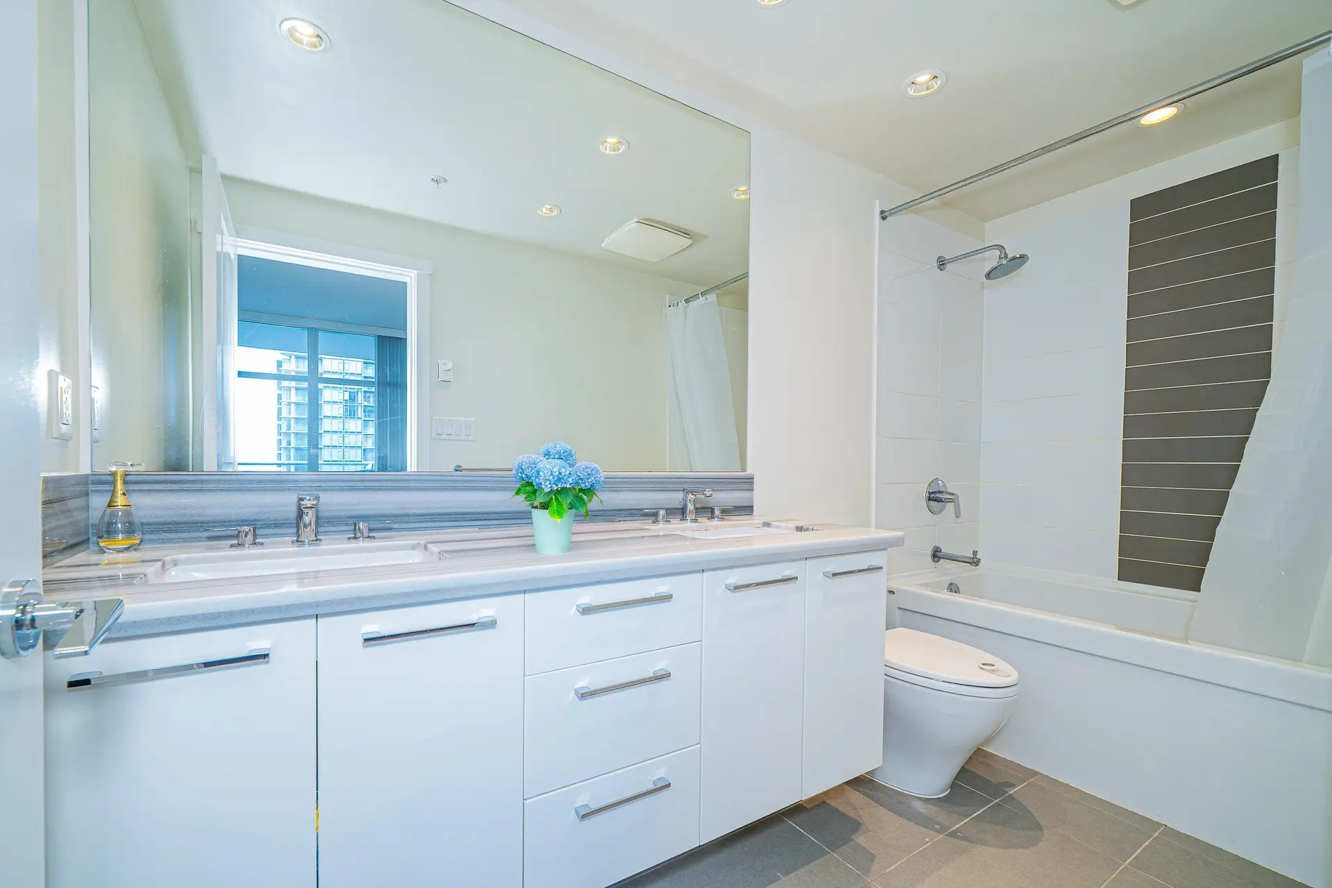 #3206 4880 Bennett Street - Image 17
