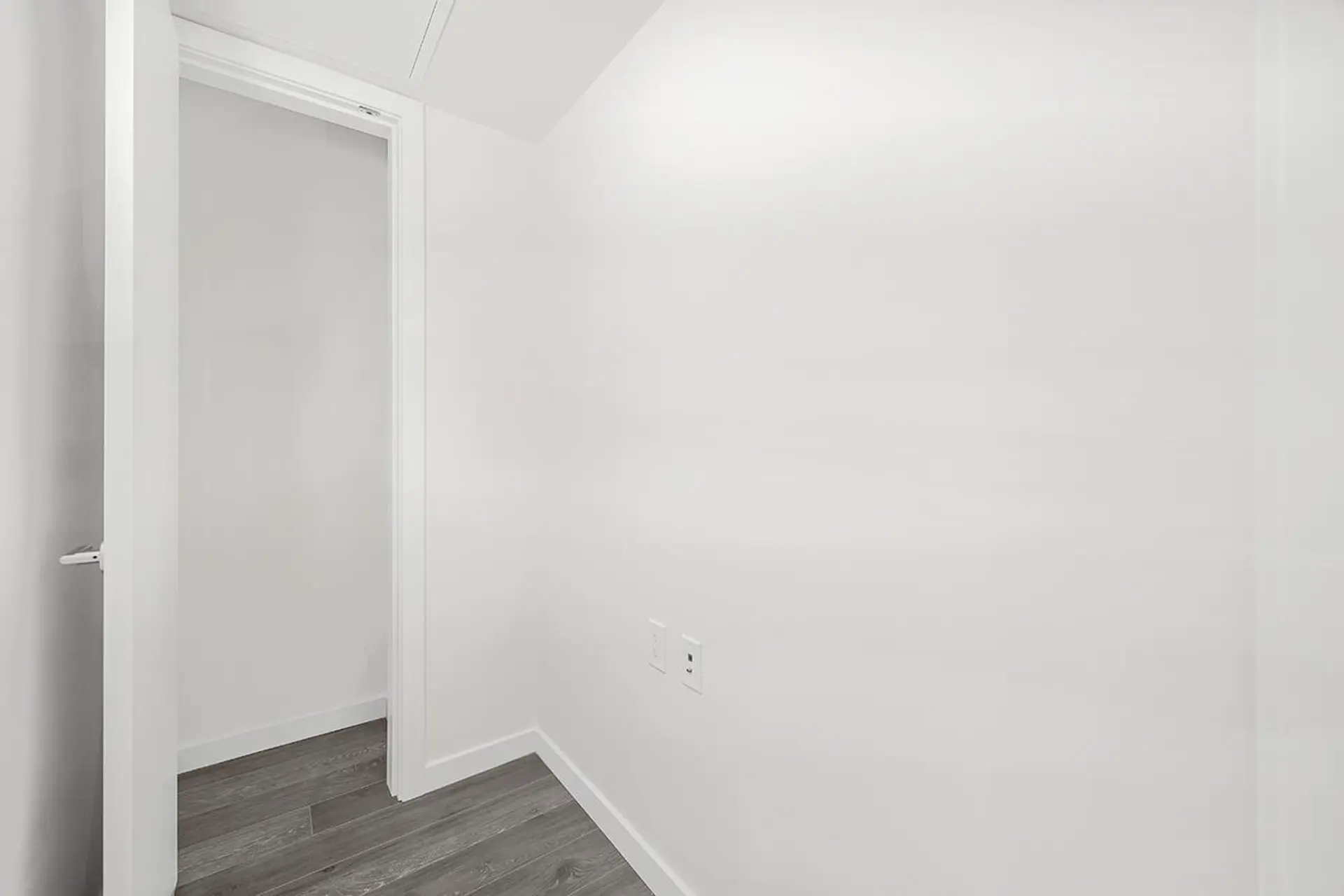#703 5311 Goring Street - Image 13