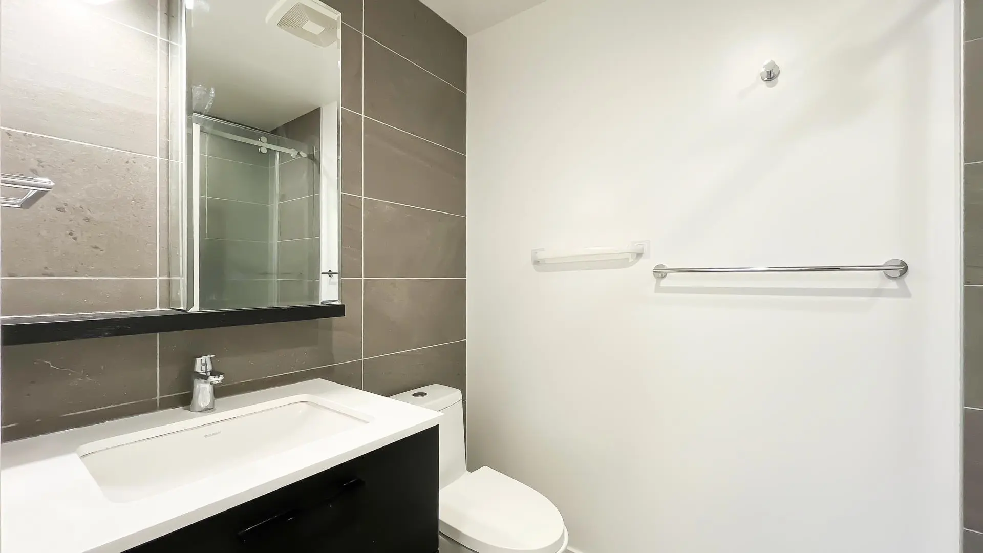 #2006 2181 Madison Avenue - Image 11