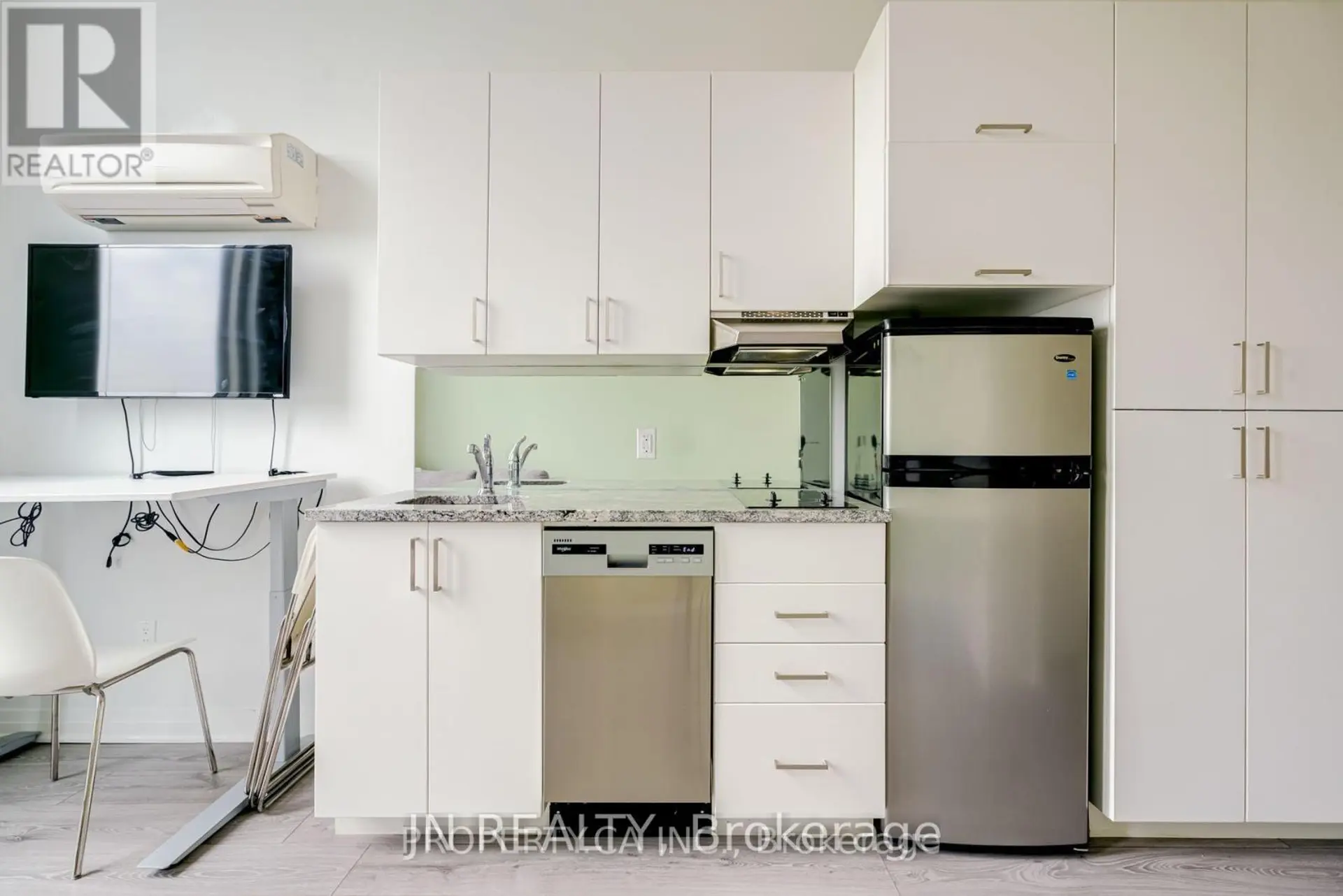 #642 1900 SIMCOE ST STREET N - Image 16