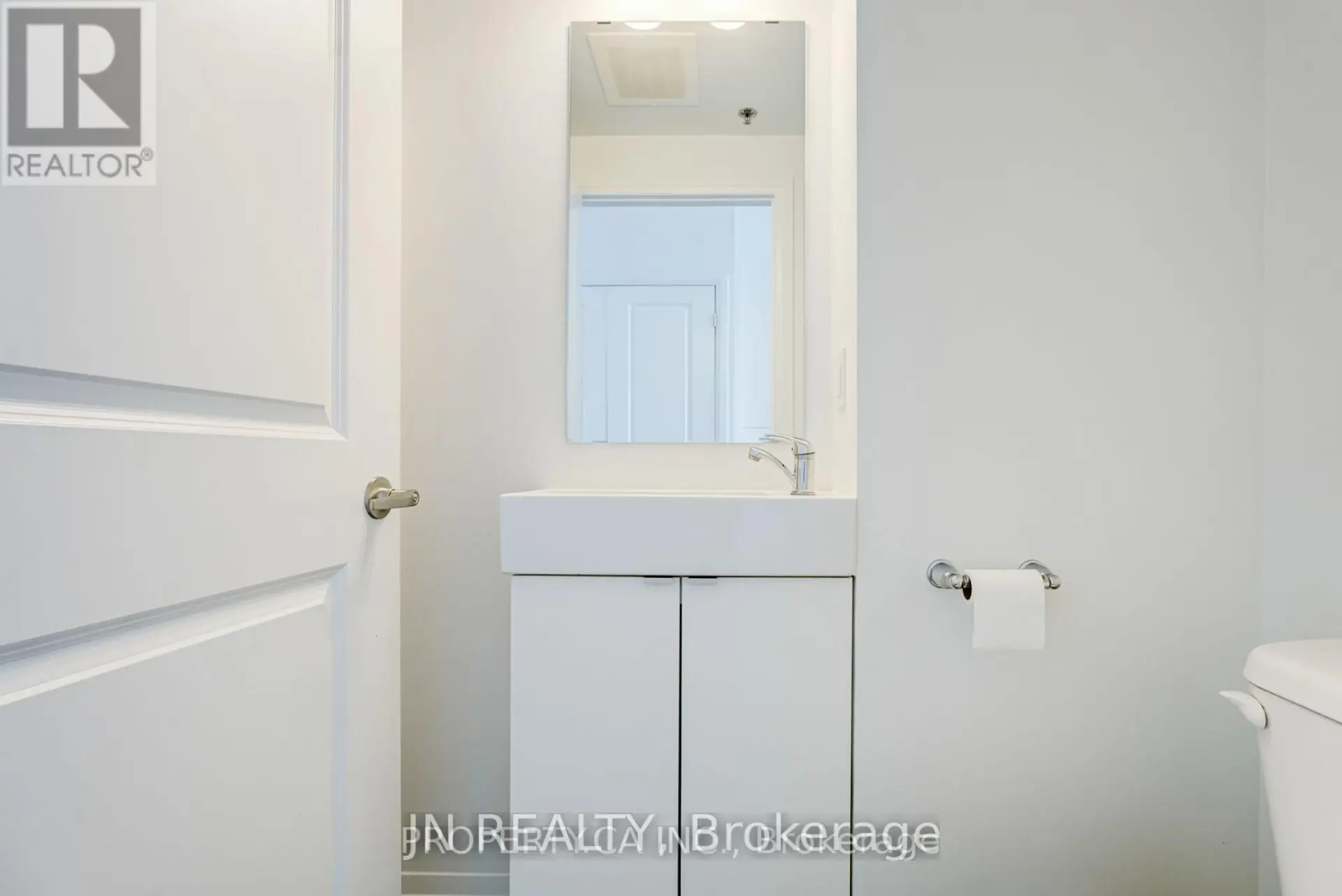 #642 1900 SIMCOE ST STREET N - Image 6