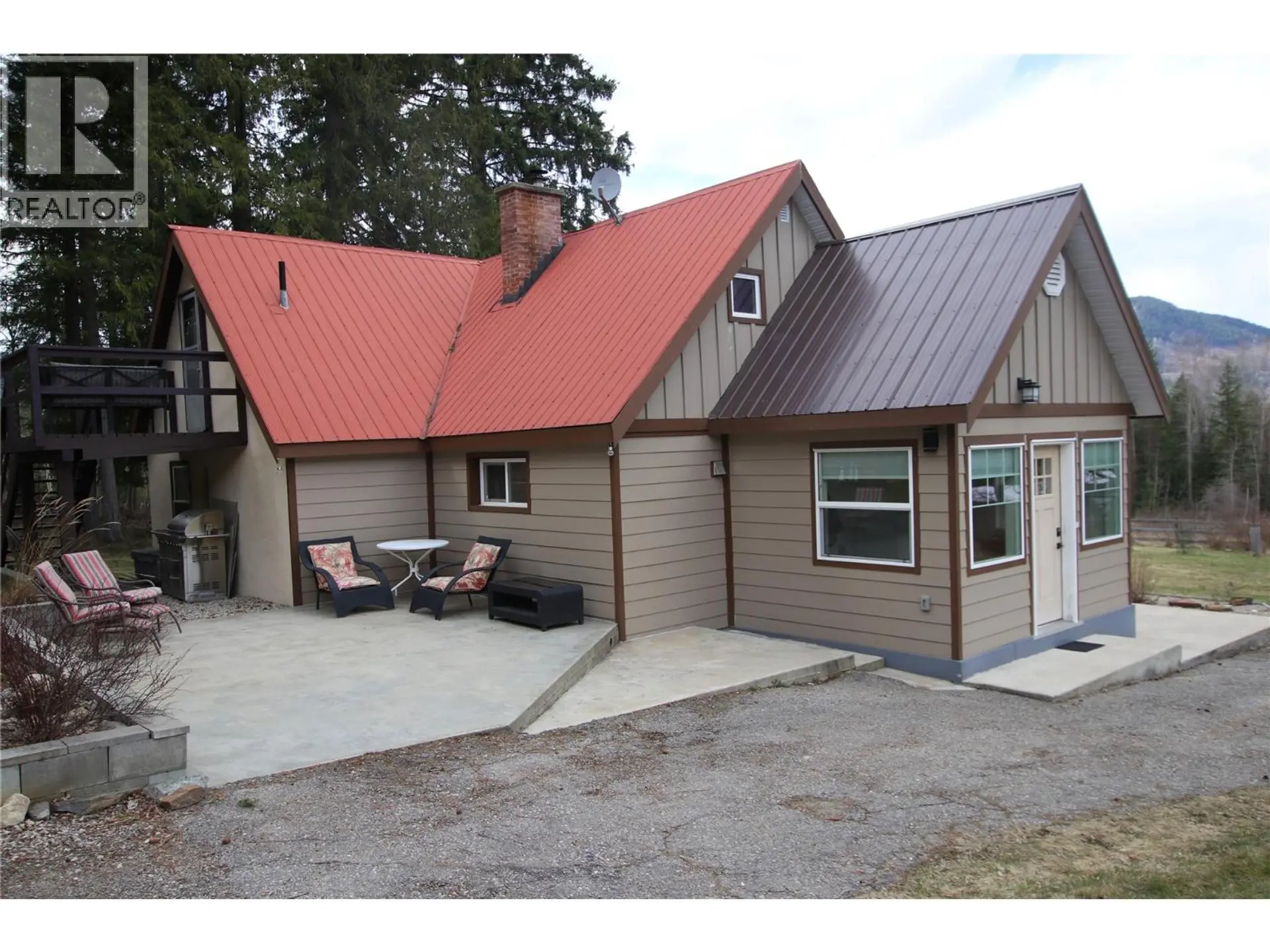 Property at 413 Willow Street, Fauquier, BC
