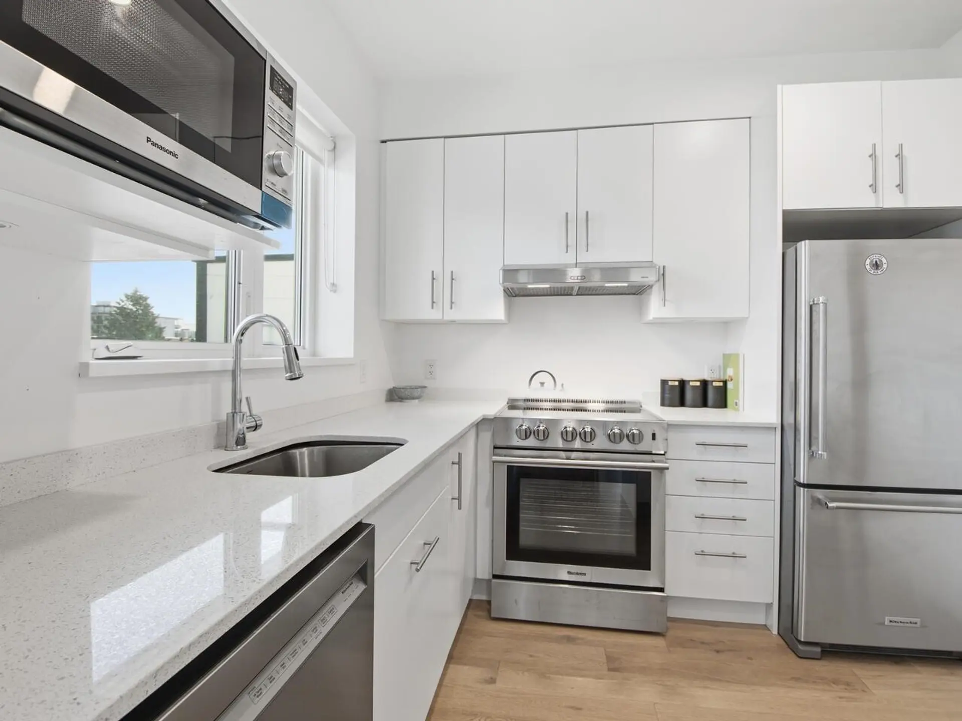 Property at #405 2137 Chesterfield Avenue, North Vancouver, BC
