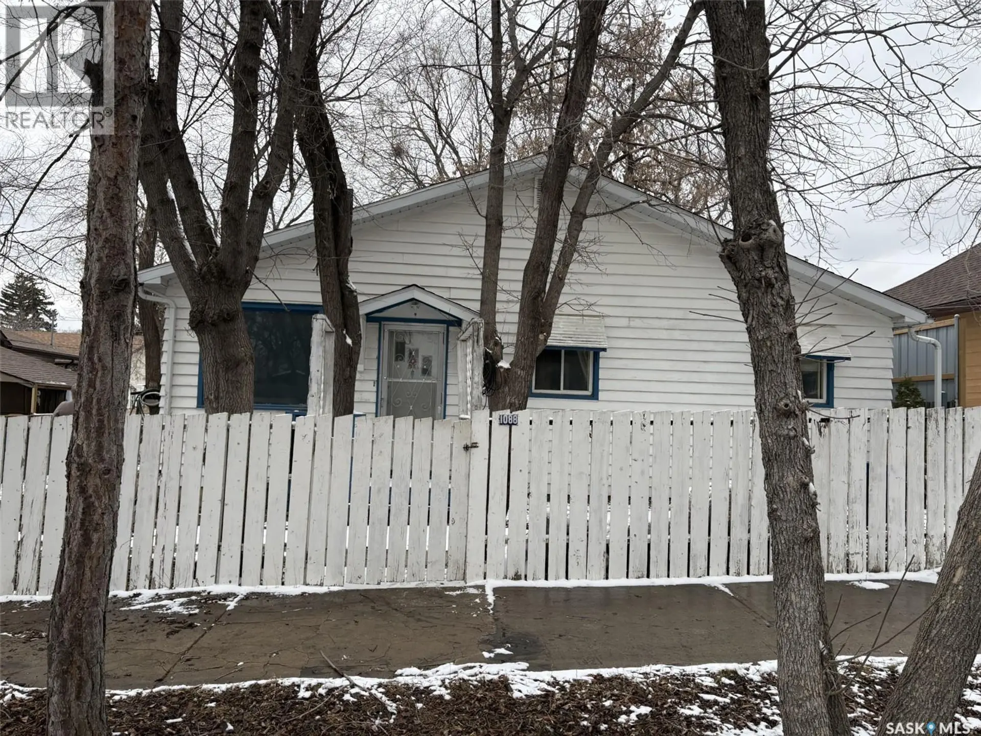 1088 Wolfe AVENUE - Image 1
