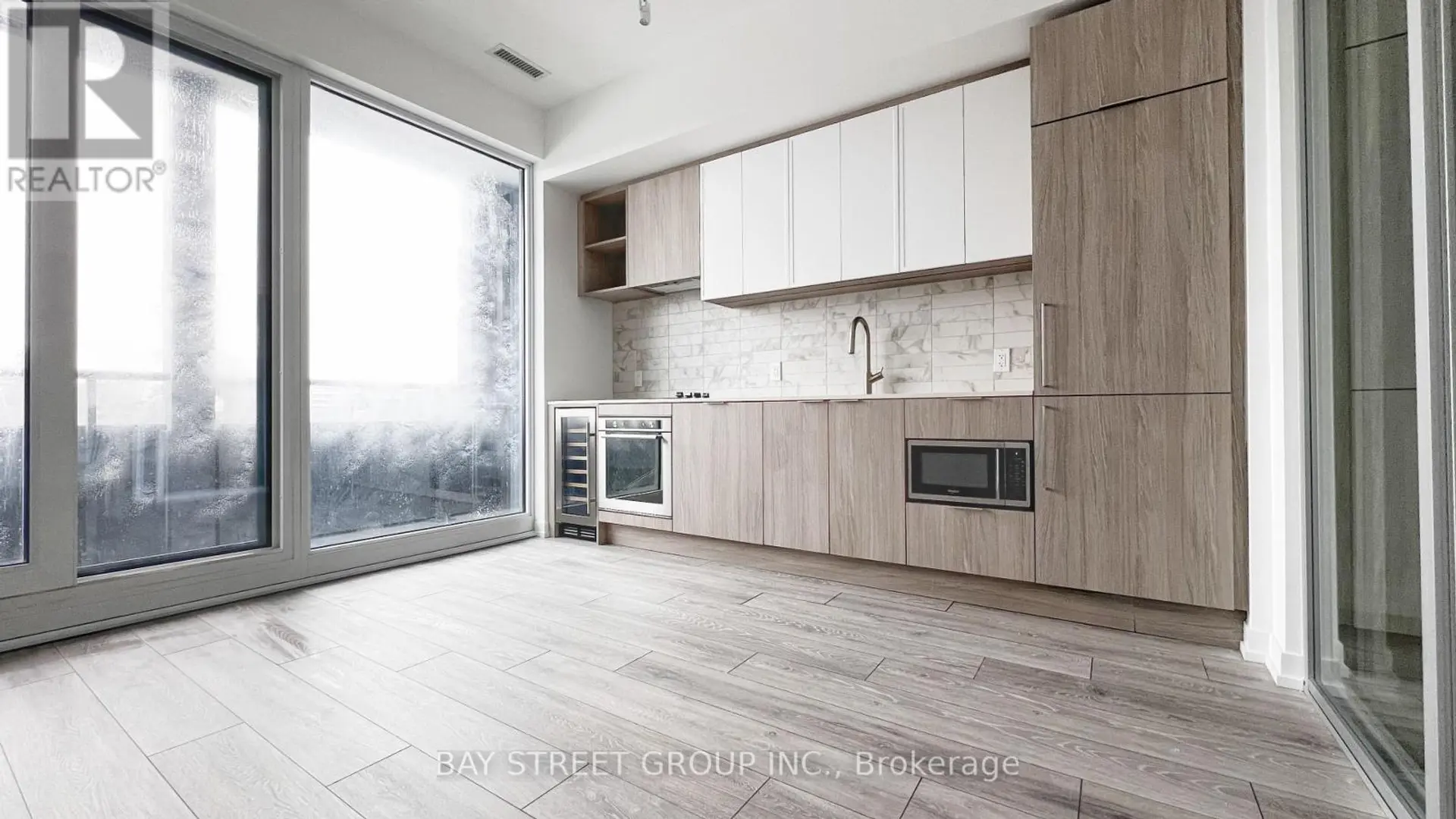#821 2020 BATHURST STREET - Image 3