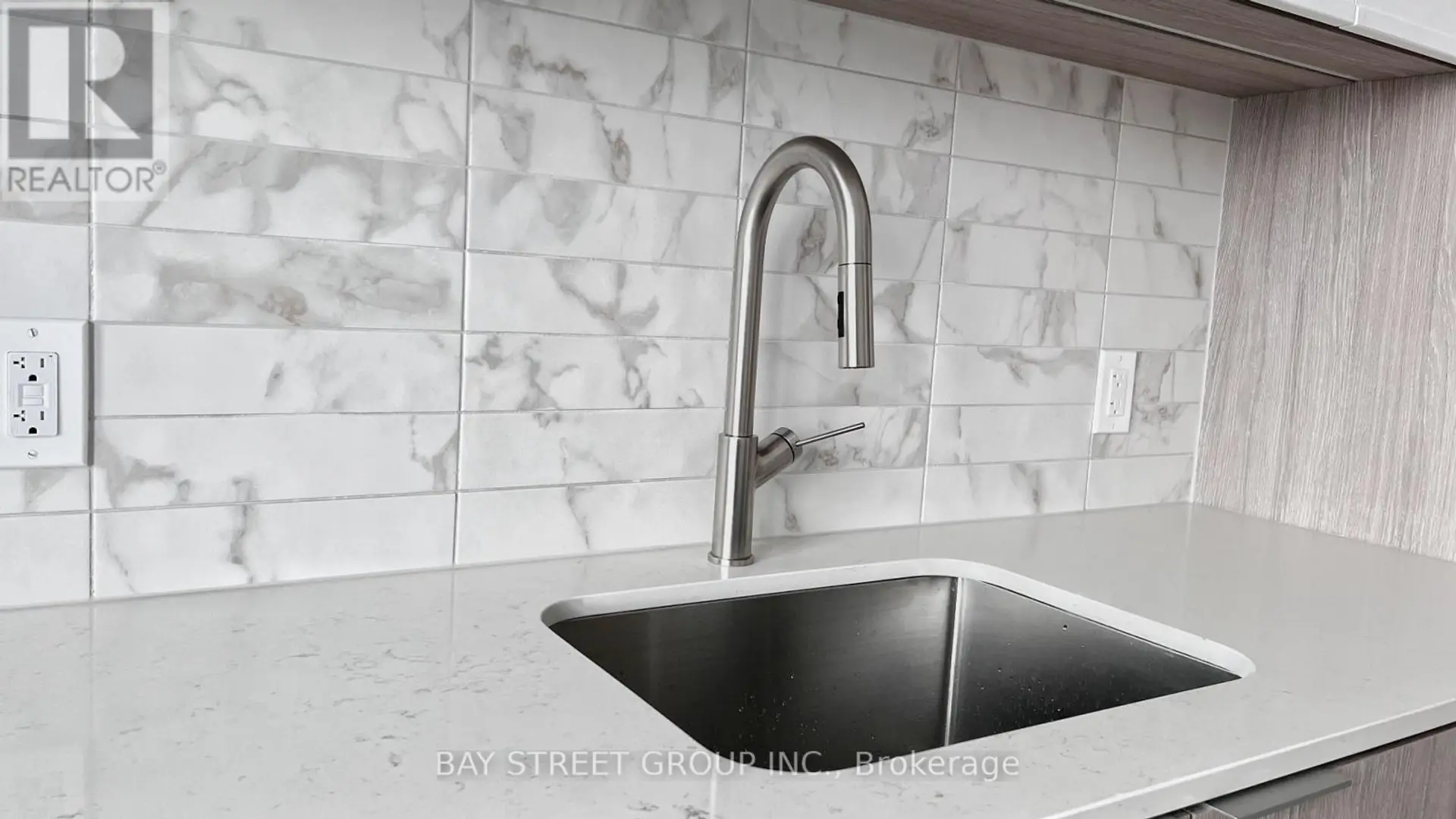 #821 2020 BATHURST STREET - Image 6