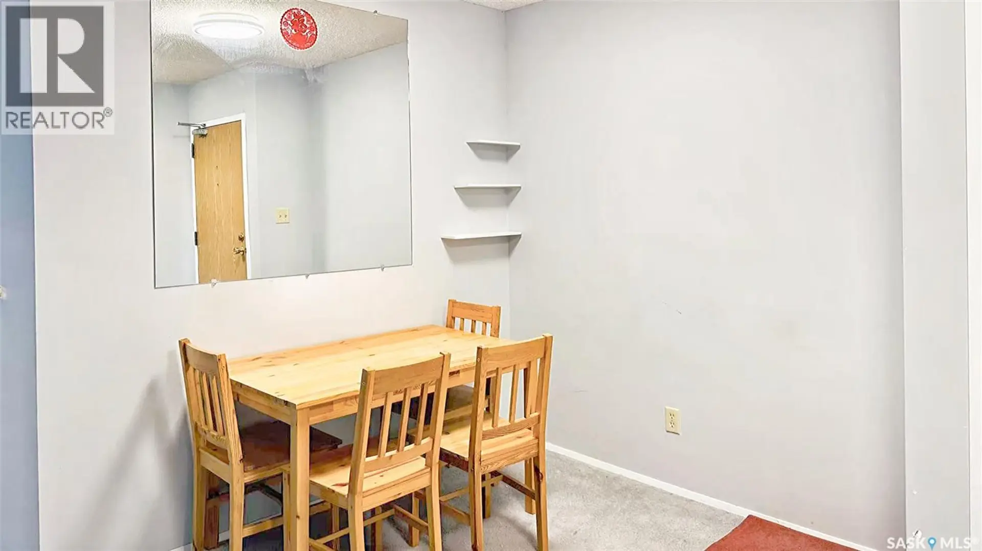 #301 918 ARGYLE AVENUE - Image 4
