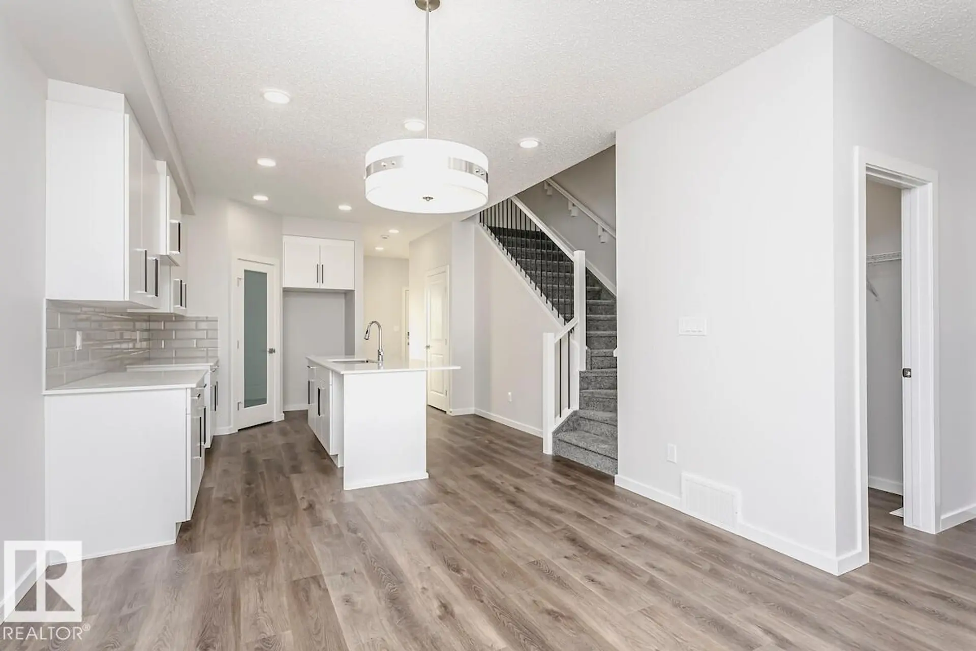 2907 64 ST SW - Image 5