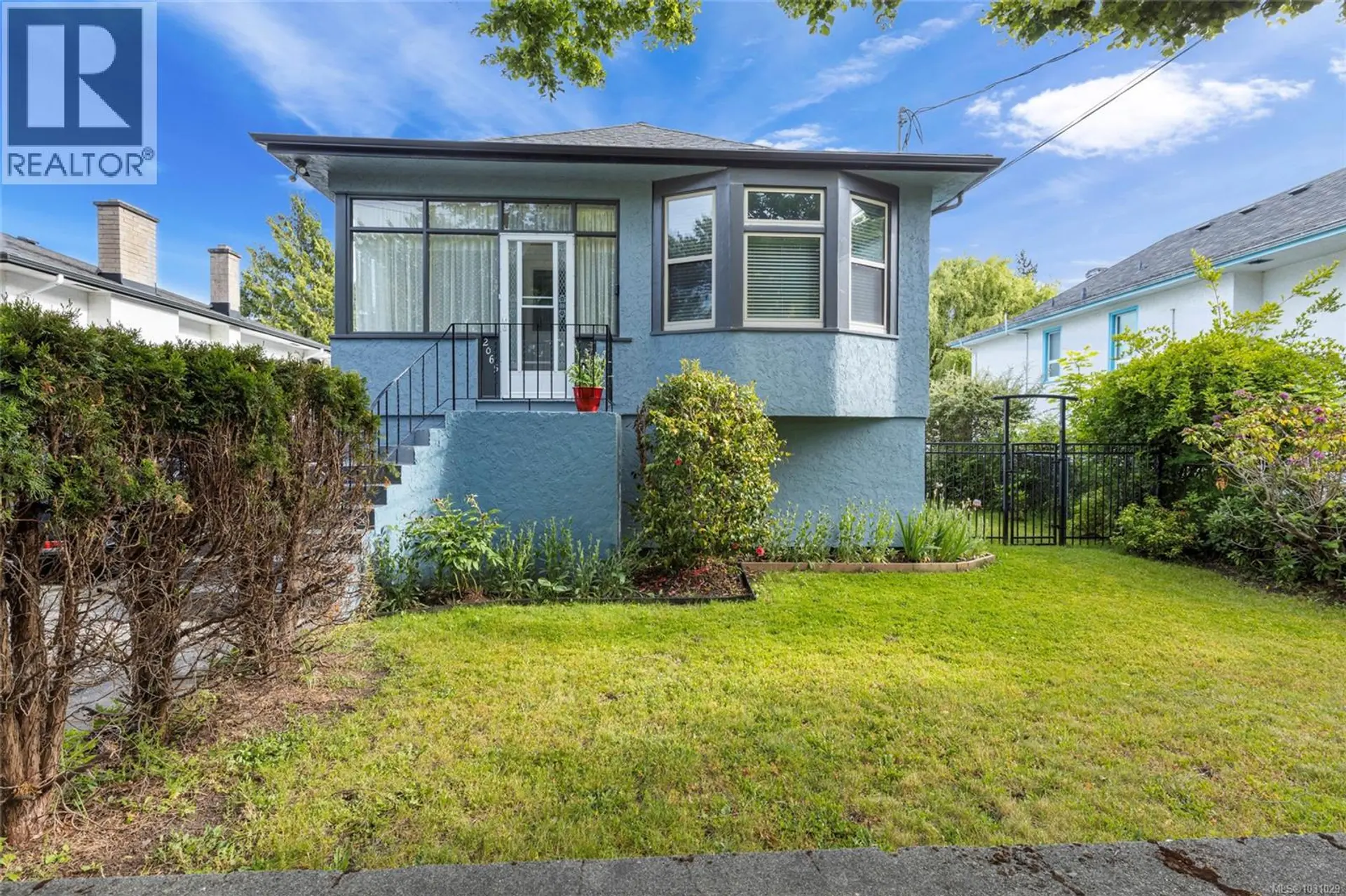 Property at 2065 Goldsmith St, Oak Bay, BC