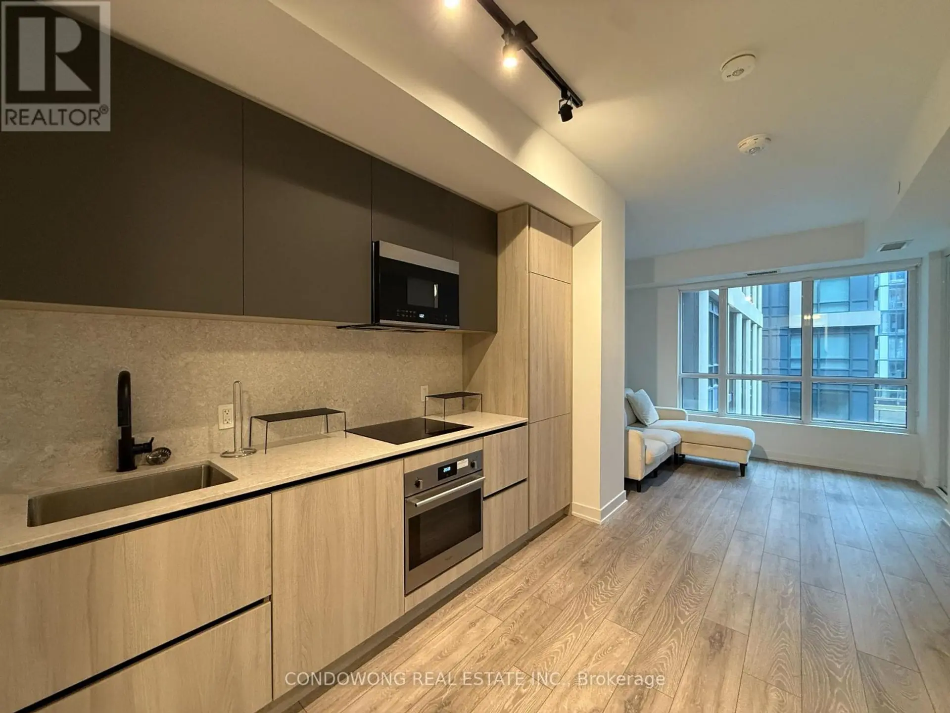 #912 108 PETER STREET - Image 1