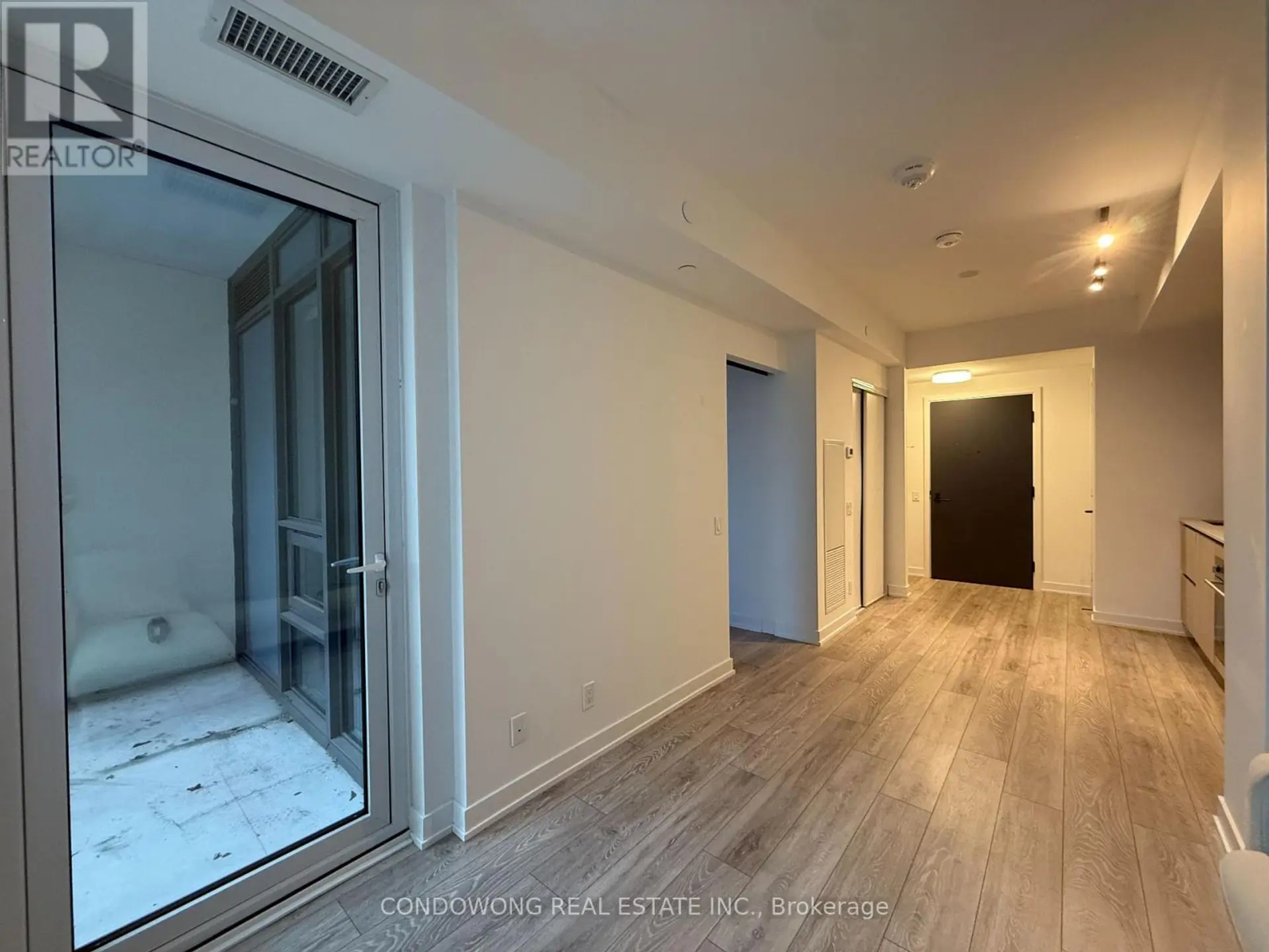 #912 108 PETER STREET - Image 4