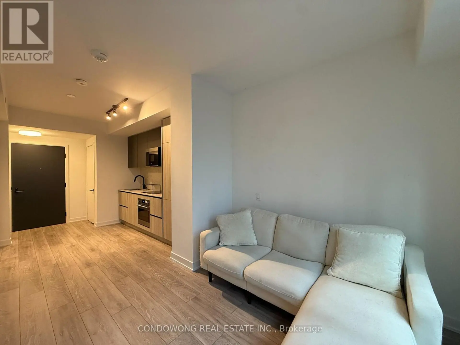 #912 108 PETER STREET - Image 7