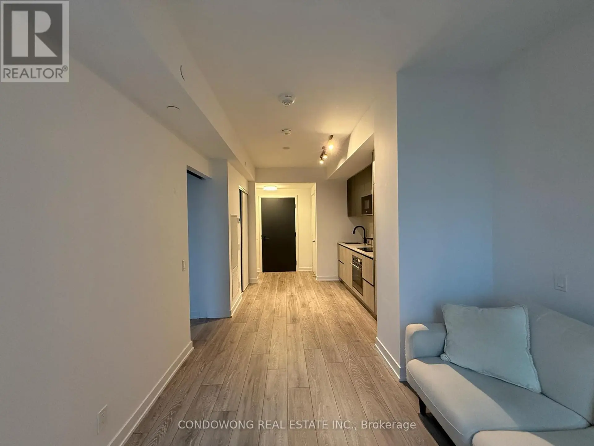 #912 108 PETER STREET - Image 8
