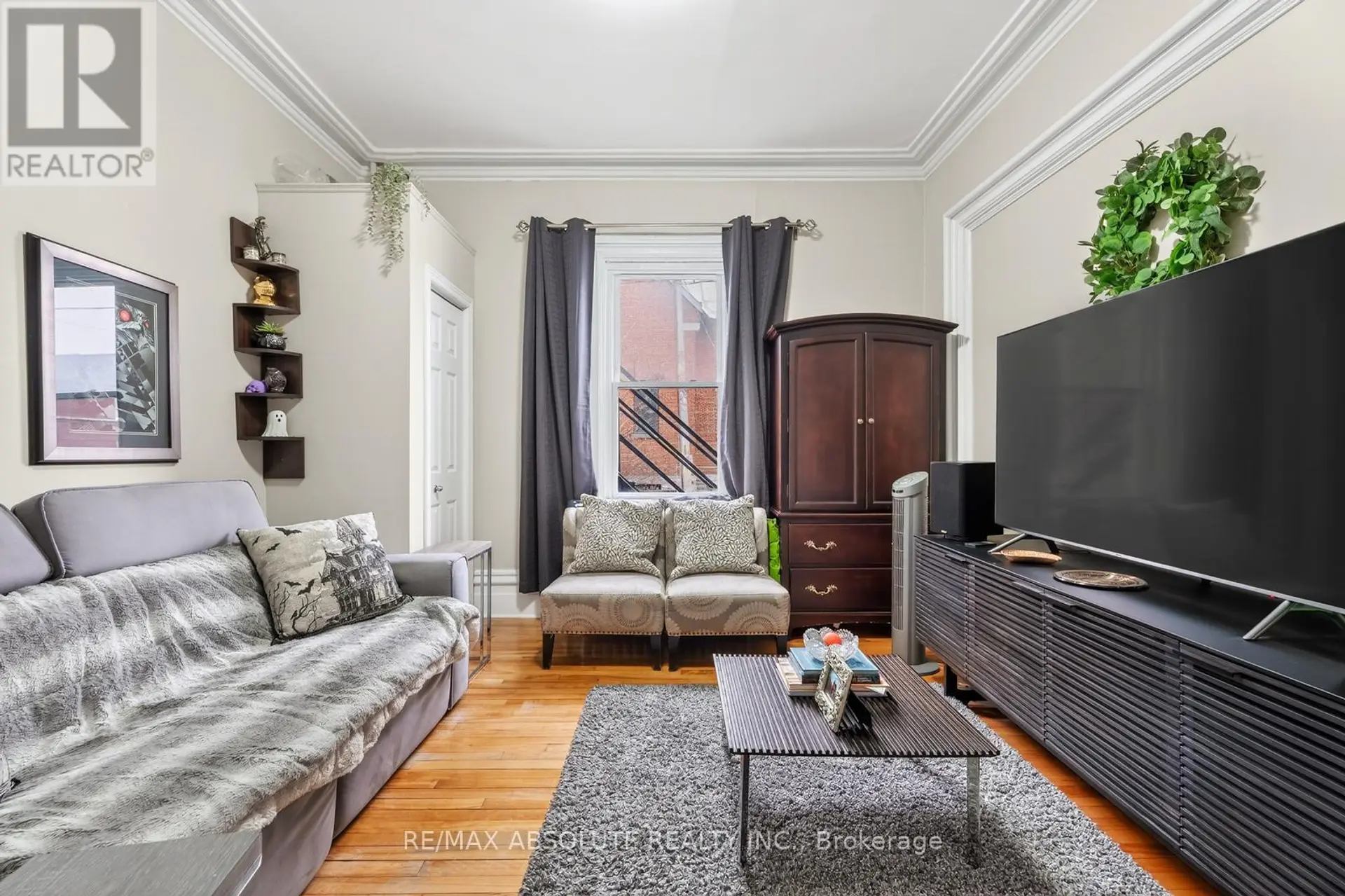 231 BELL STREET N - Image 10