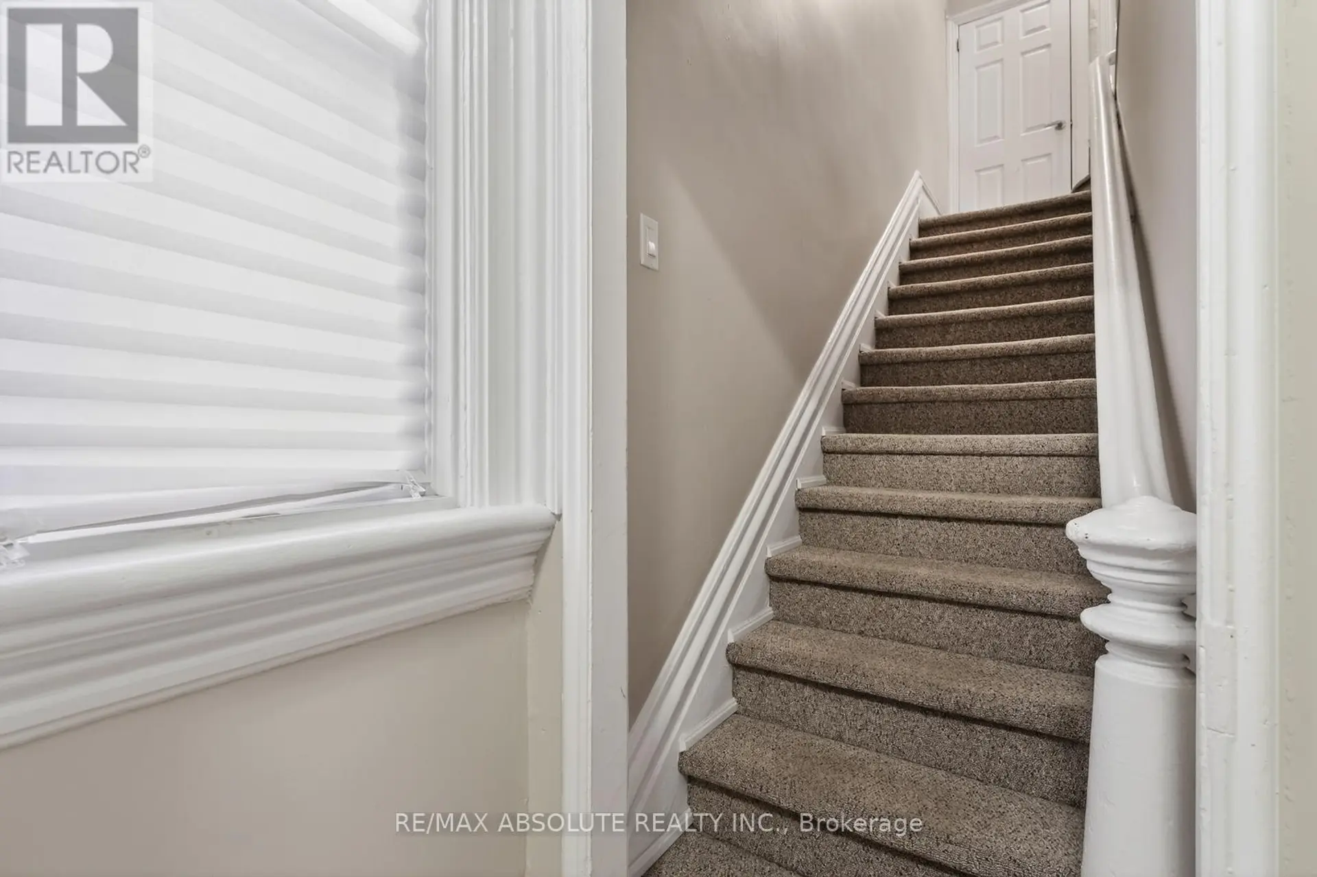 231 BELL STREET N - Image 13