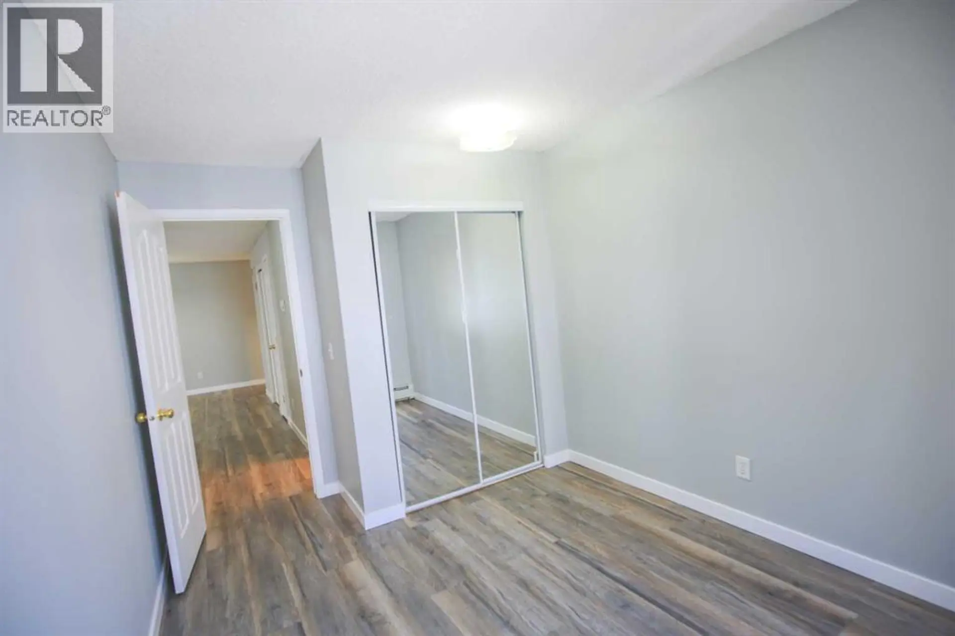 #202 5202 VALLEYVIEW PARK SE - Image 12