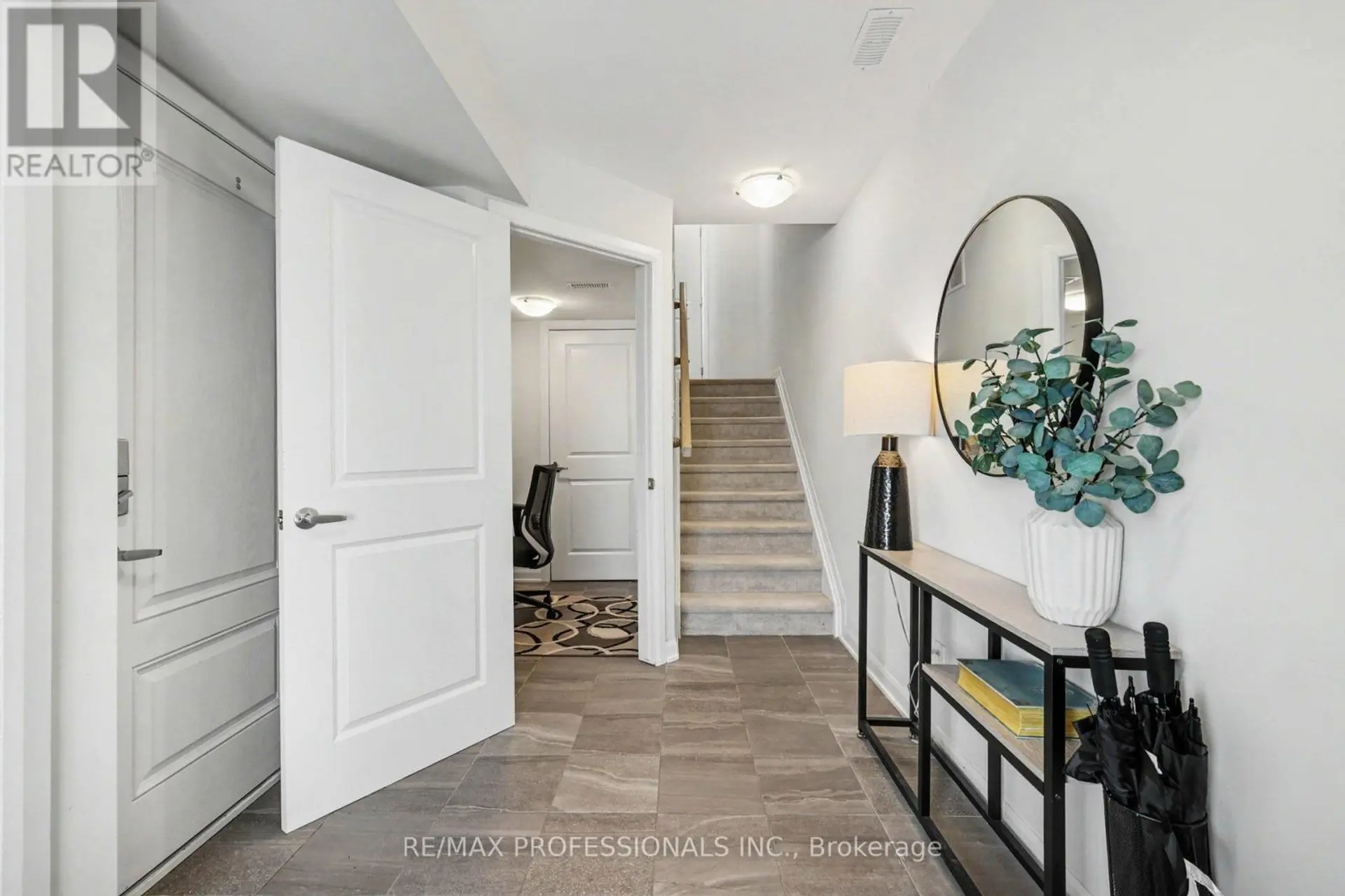 919 LIXNAW COURT - Image 3