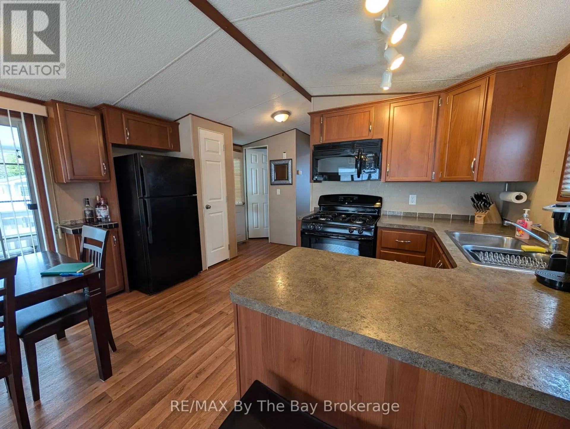 2 WHITE PINES TRAIL - Image 11