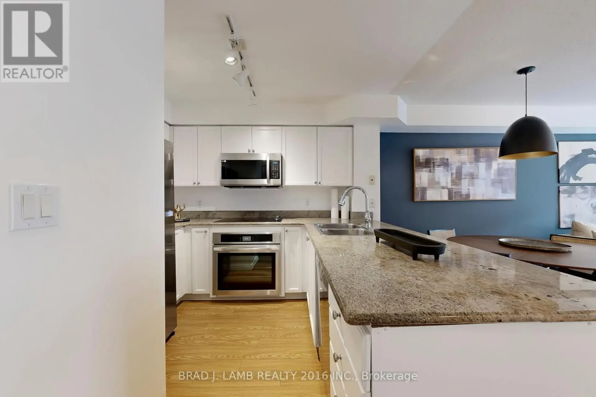 #302 245 DAVISVILLE AVENUE - Image 6