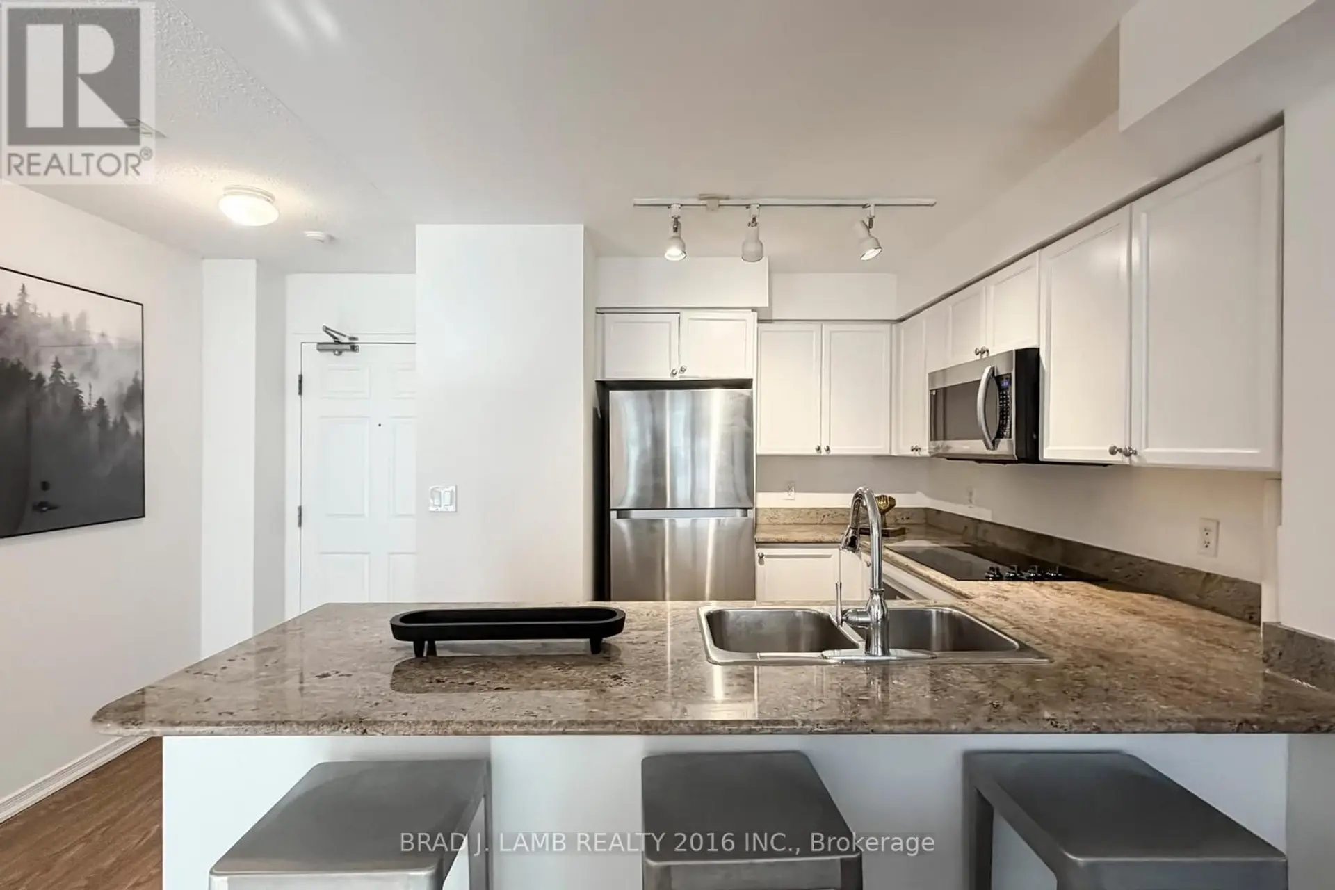 #302 245 DAVISVILLE AVENUE - Image 9