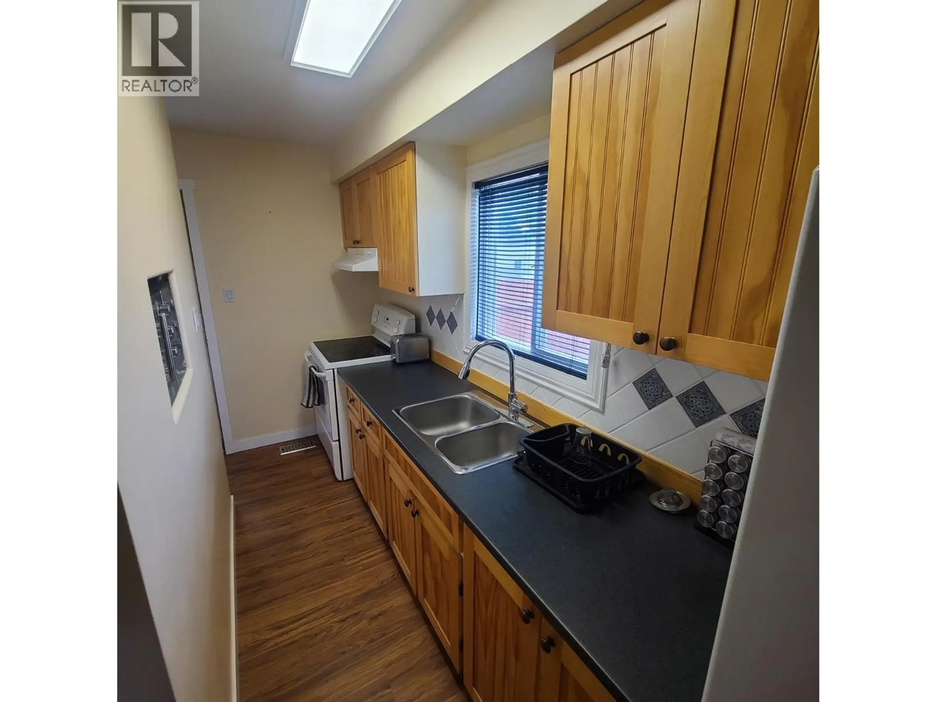 350 CAMPBELL Avenue - Image 3