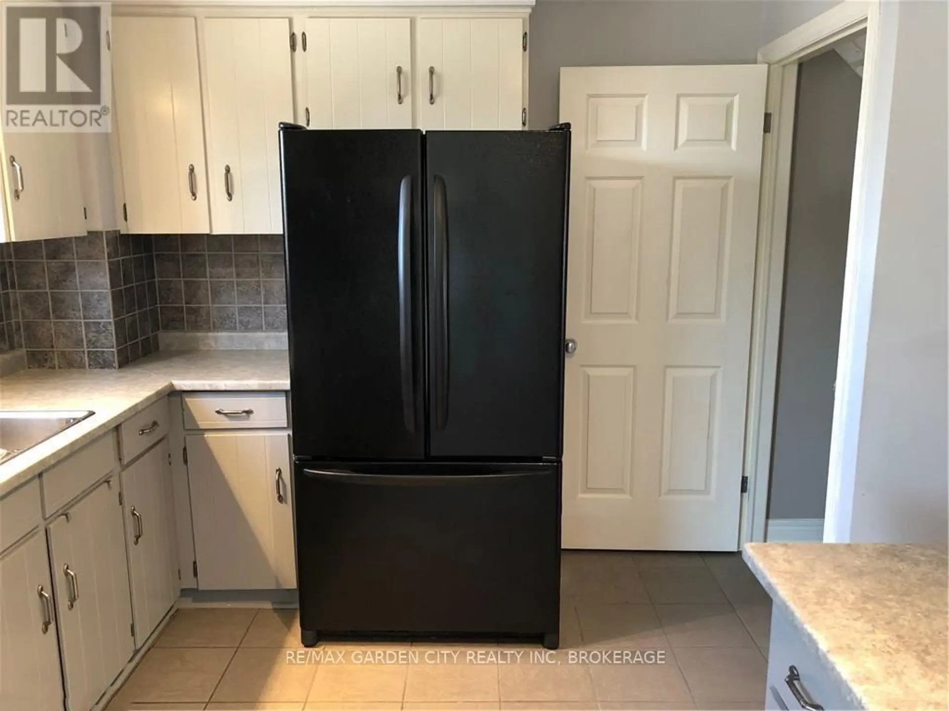 29 ST. HILDA'S COURT - Image 7
