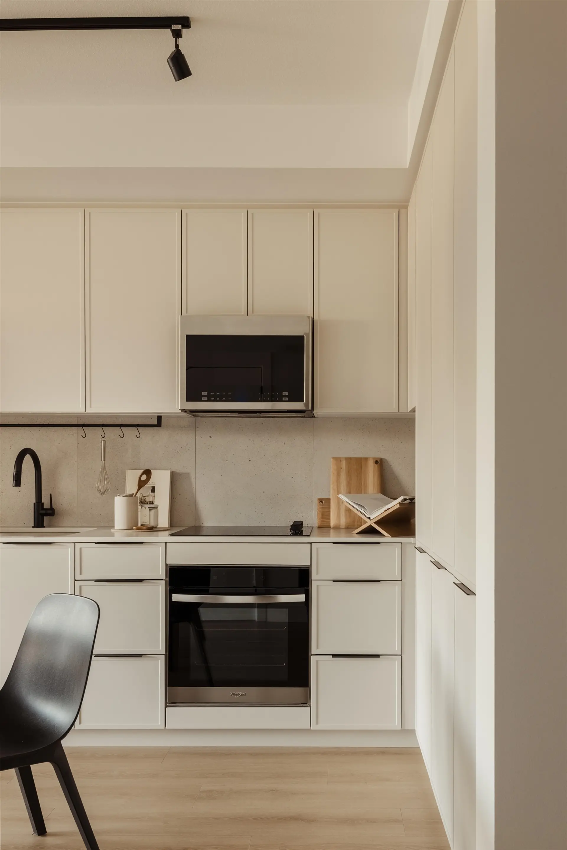 #212 3075 Murray Street - Image 2