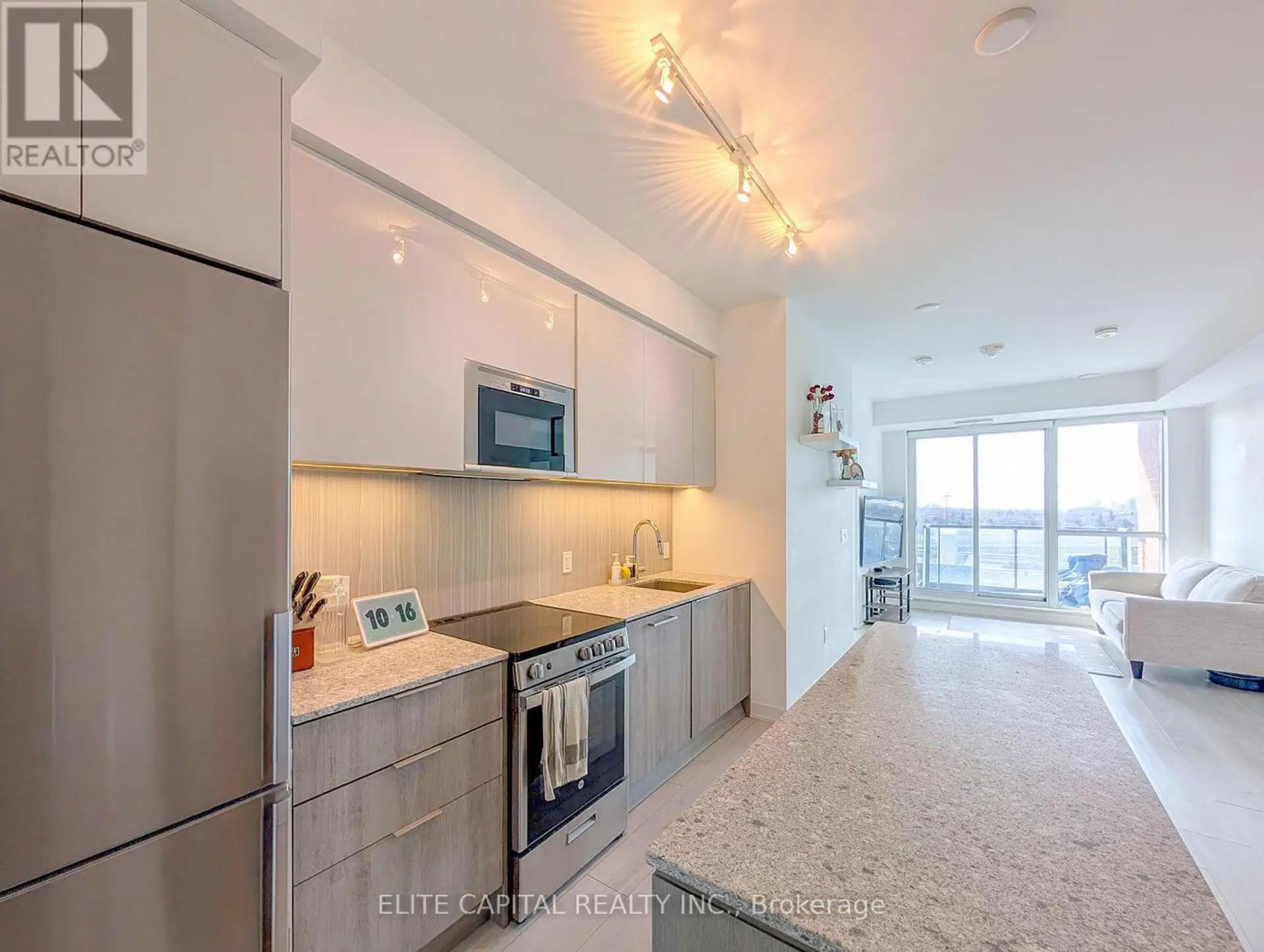 #1010 31 TIPPETT ROAD - Image 4